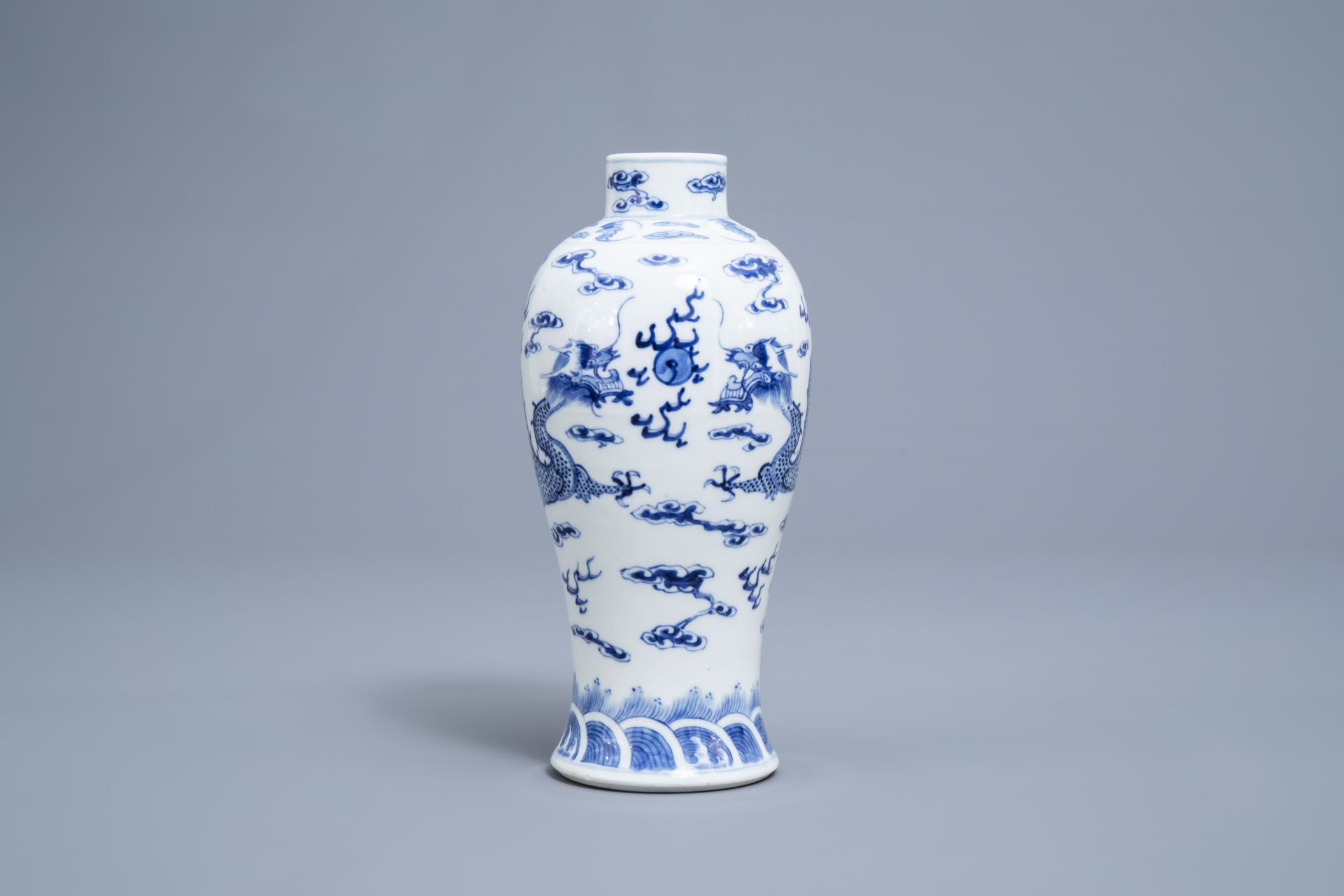 A varied collection of Chinese blue, white and famille rose porcelain, 18th C. and later - Image 27 of 42