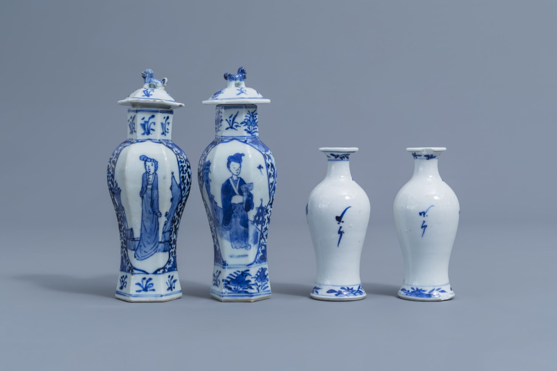 A varied collection of Chinese blue and white porcelain, 19th C. - Image 13 of 18