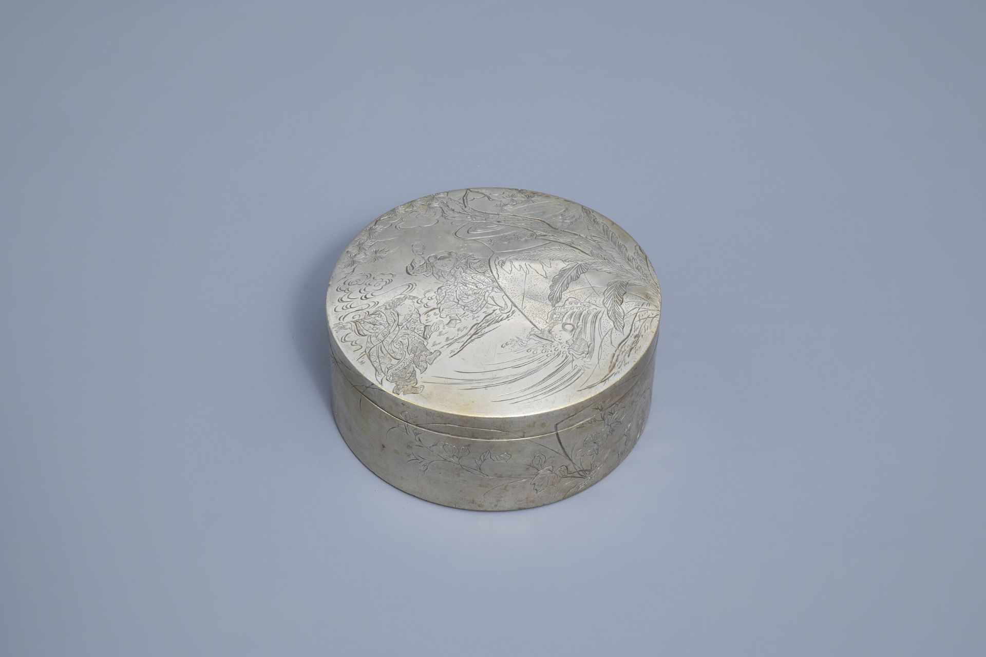 A Chinese paktong box and cover with figures in a landscape, 19th/20th C.