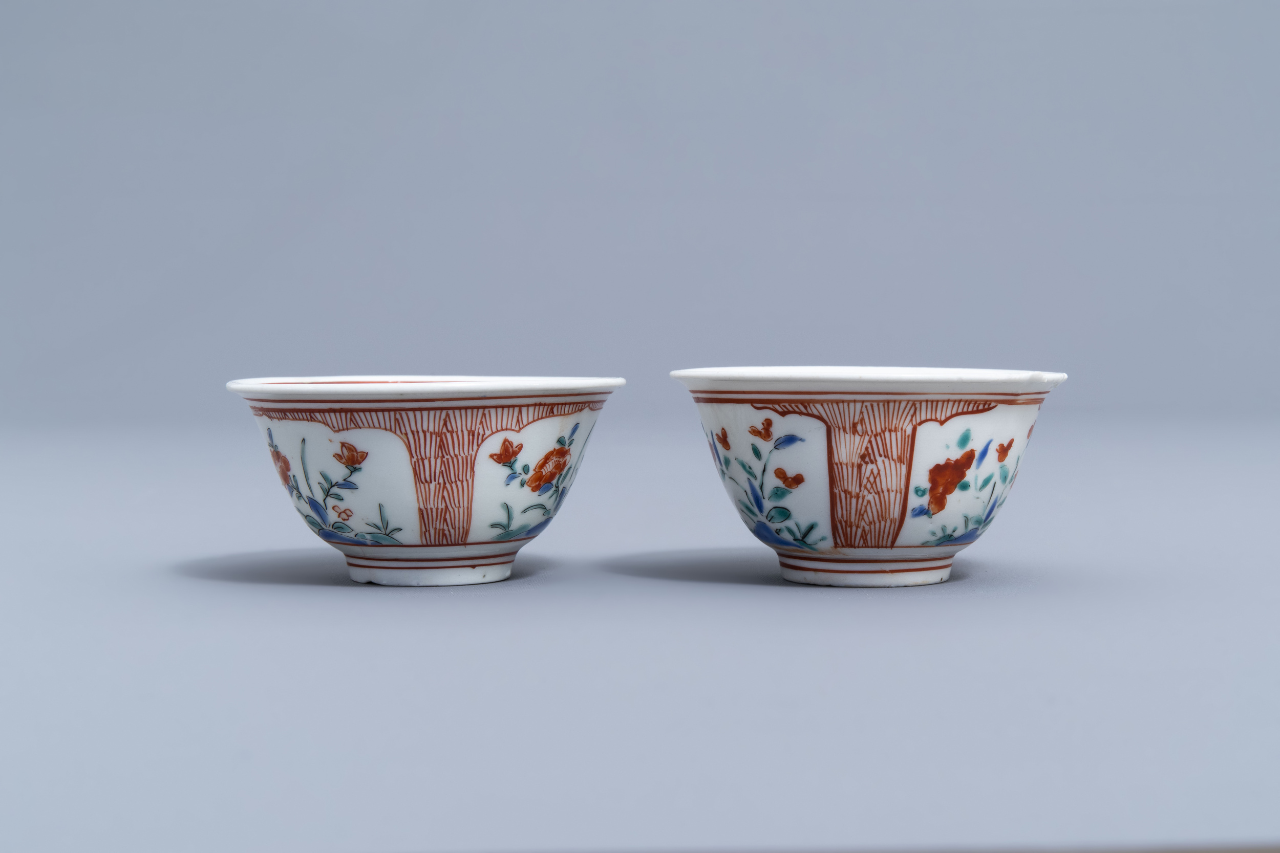Six Japanese Kakiemon saucers and two cups with floral design, Edo, 18th C. - Image 9 of 11