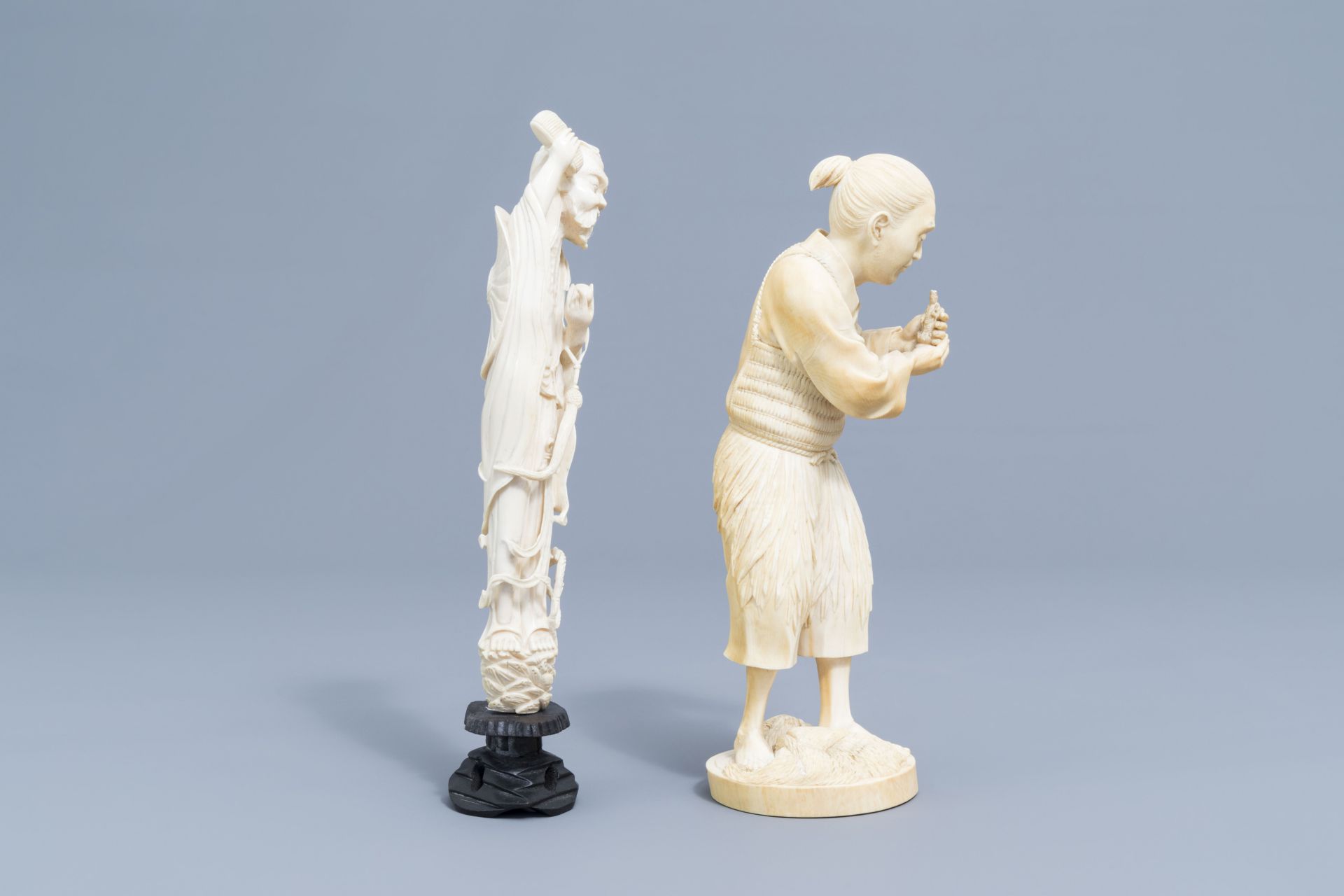 A Japanese ivory okimono and a Chinese figure of an immortal, 19th/20th C. - Image 3 of 9