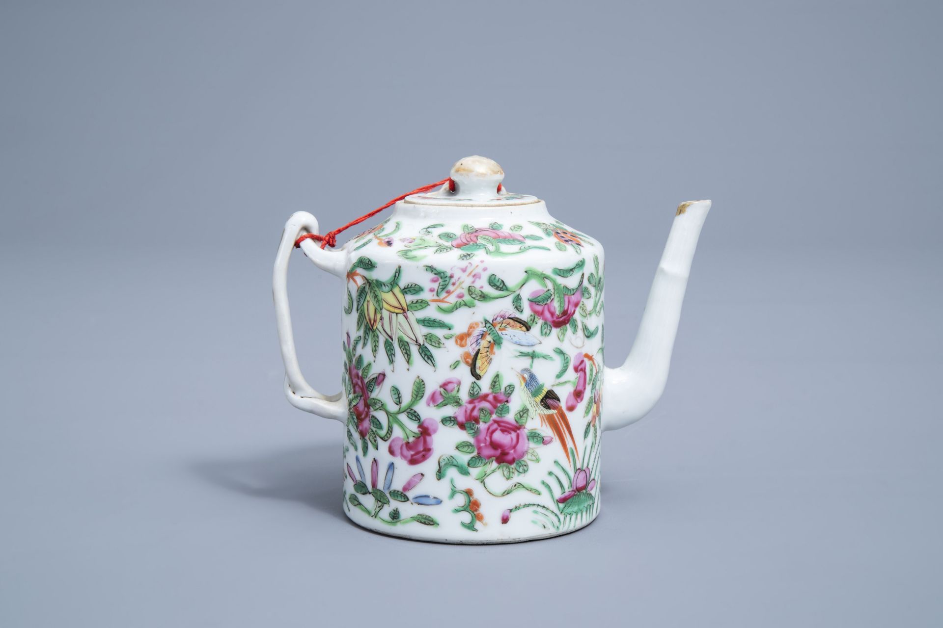 A varied collection of Chinese Canton famille rose porcelain, 19th/20th C. - Image 18 of 23