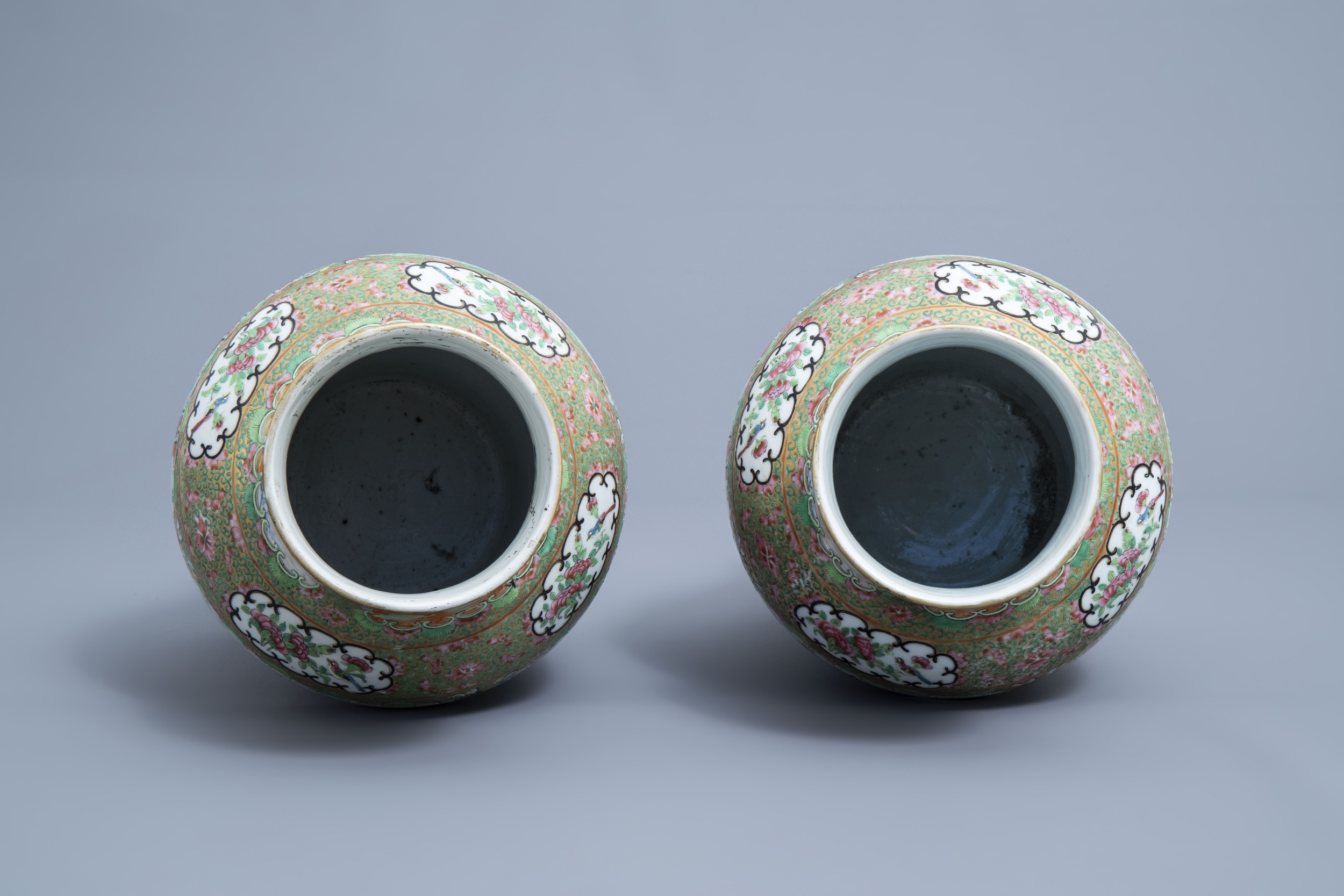 A pair of Chinese Canton famille rose vases and covers, 19th C. - Image 7 of 14