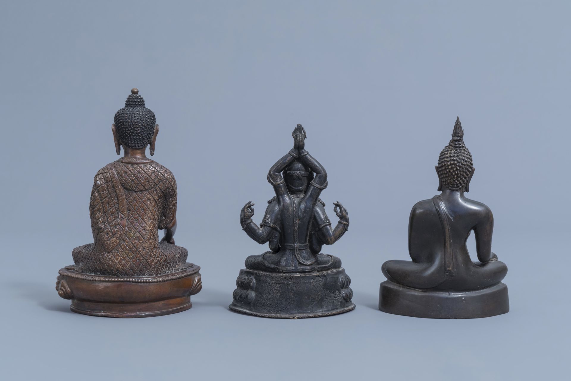 Five bronze figures of Buddha, China and Southeast Asia, 19th/20th C. - Image 4 of 13