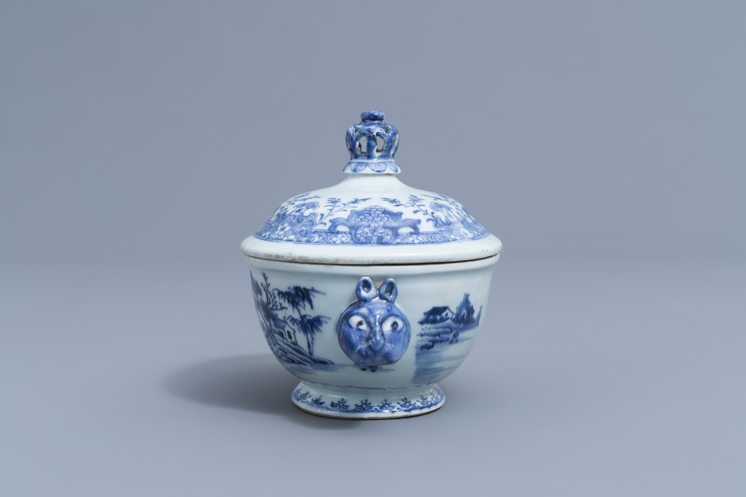 A Chinese blue and white tureen on stand, a famille rose and a Canton plate, 18th/19th C. - Image 9 of 13