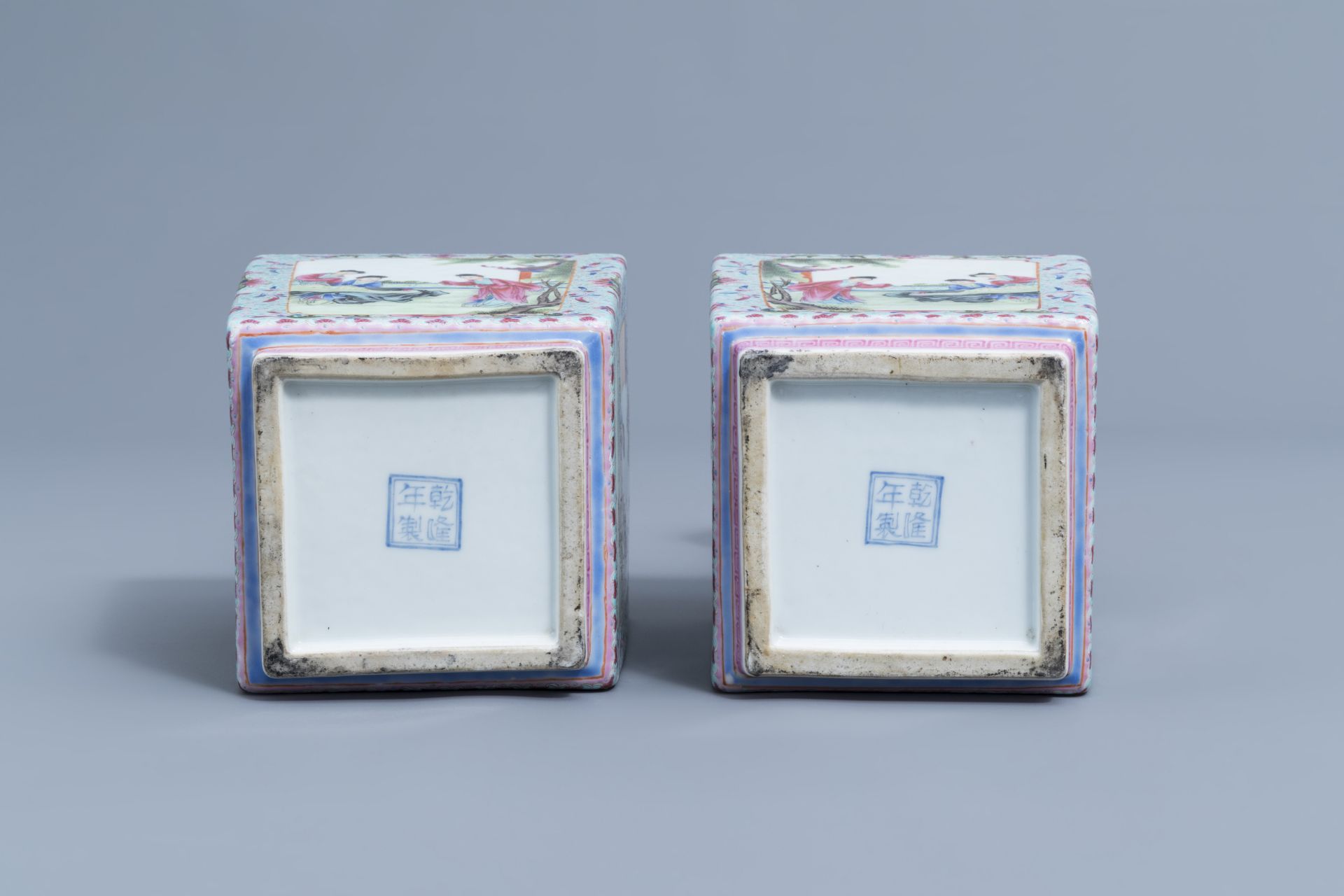 A pair of square Chinese famille rose bottle vases with ladies, Qianlong mark, 20th C. - Image 5 of 6