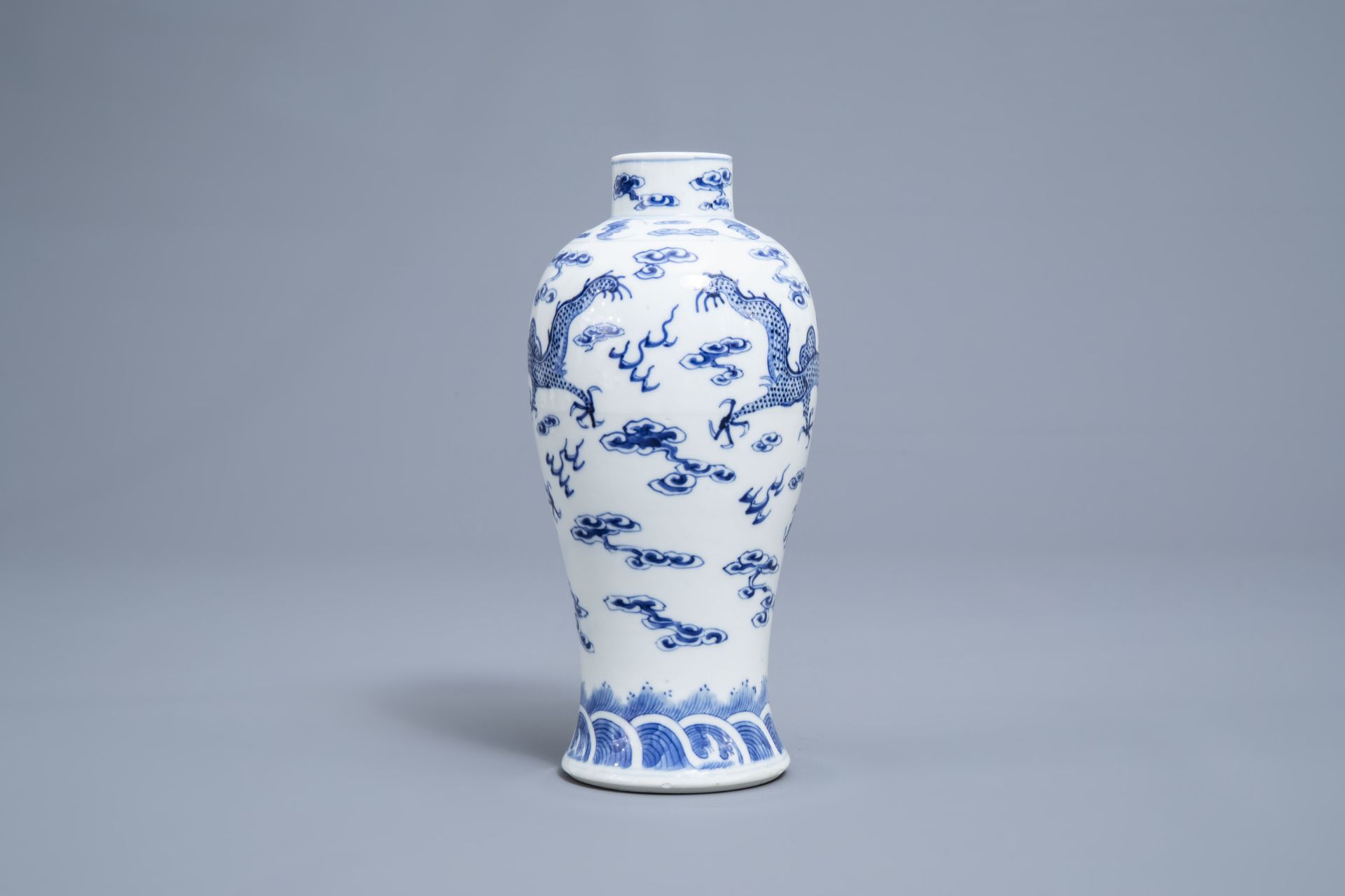 A varied collection of Chinese blue, white and famille rose porcelain, 18th C. and later - Image 32 of 42