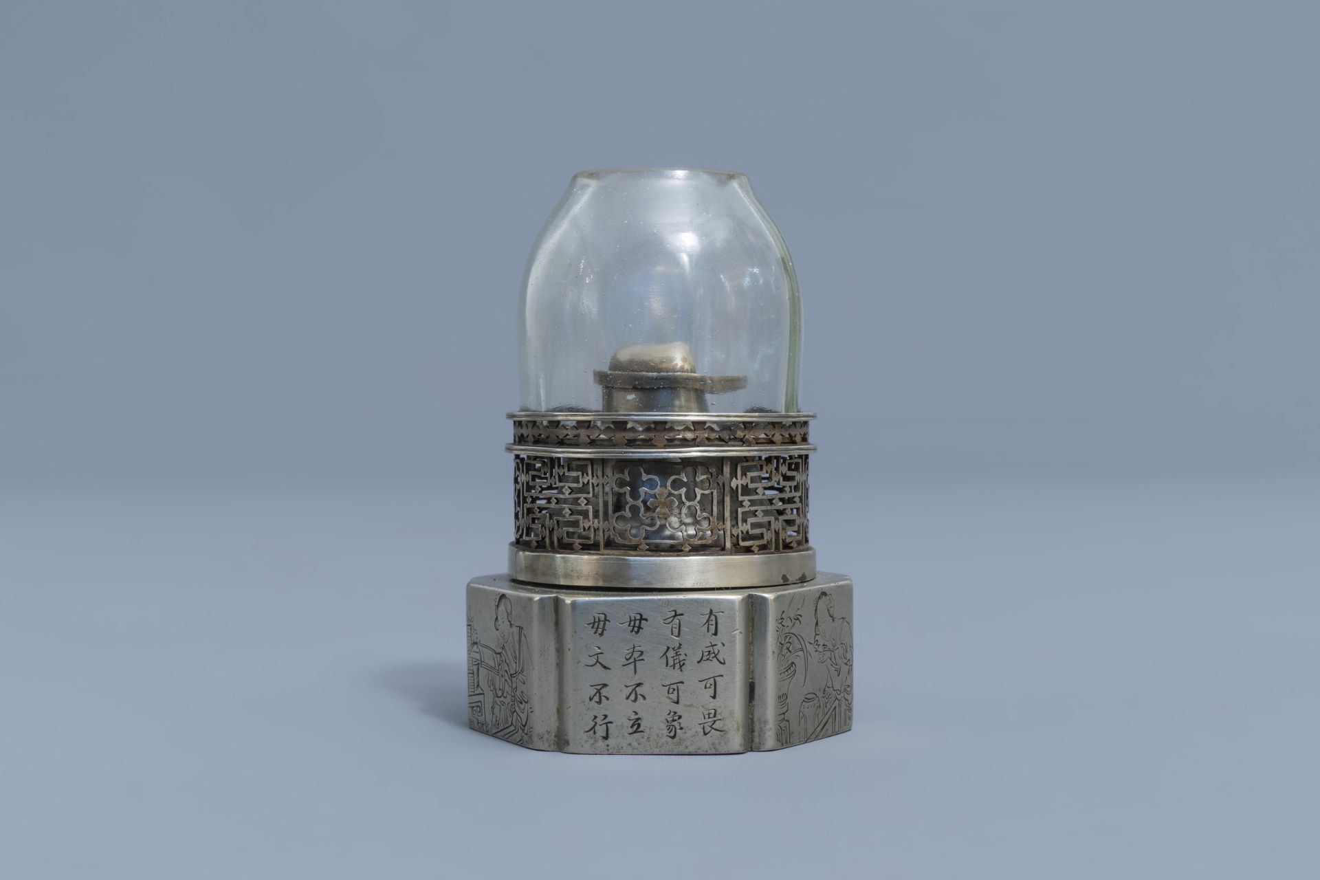 A Chinese paktong opium lamp and its wooden box, 19th C. - Image 5 of 14