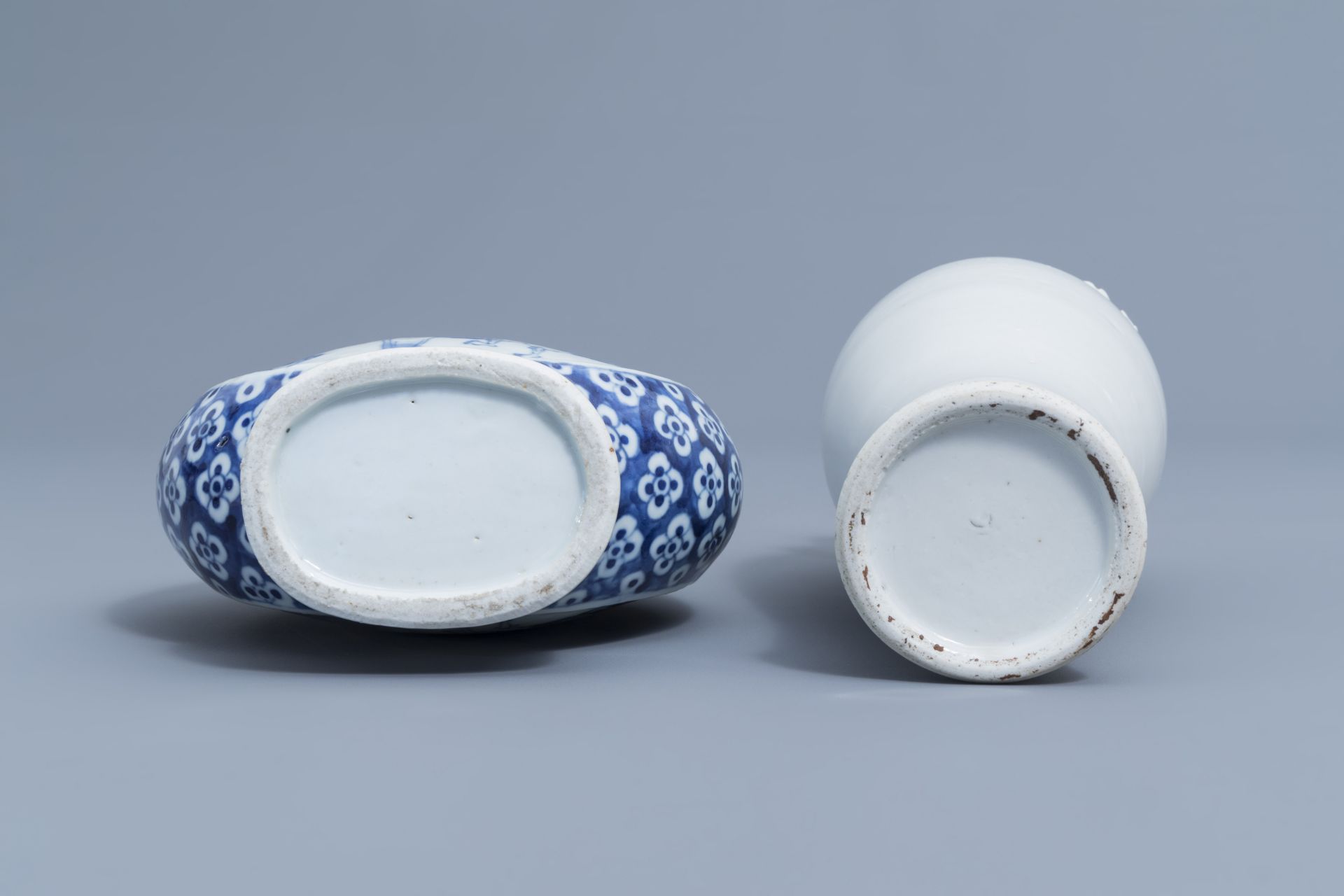 A Chinese blue and white moonflask and a blanc de Chine vase with dragon relief design, 19th C. - Image 6 of 6