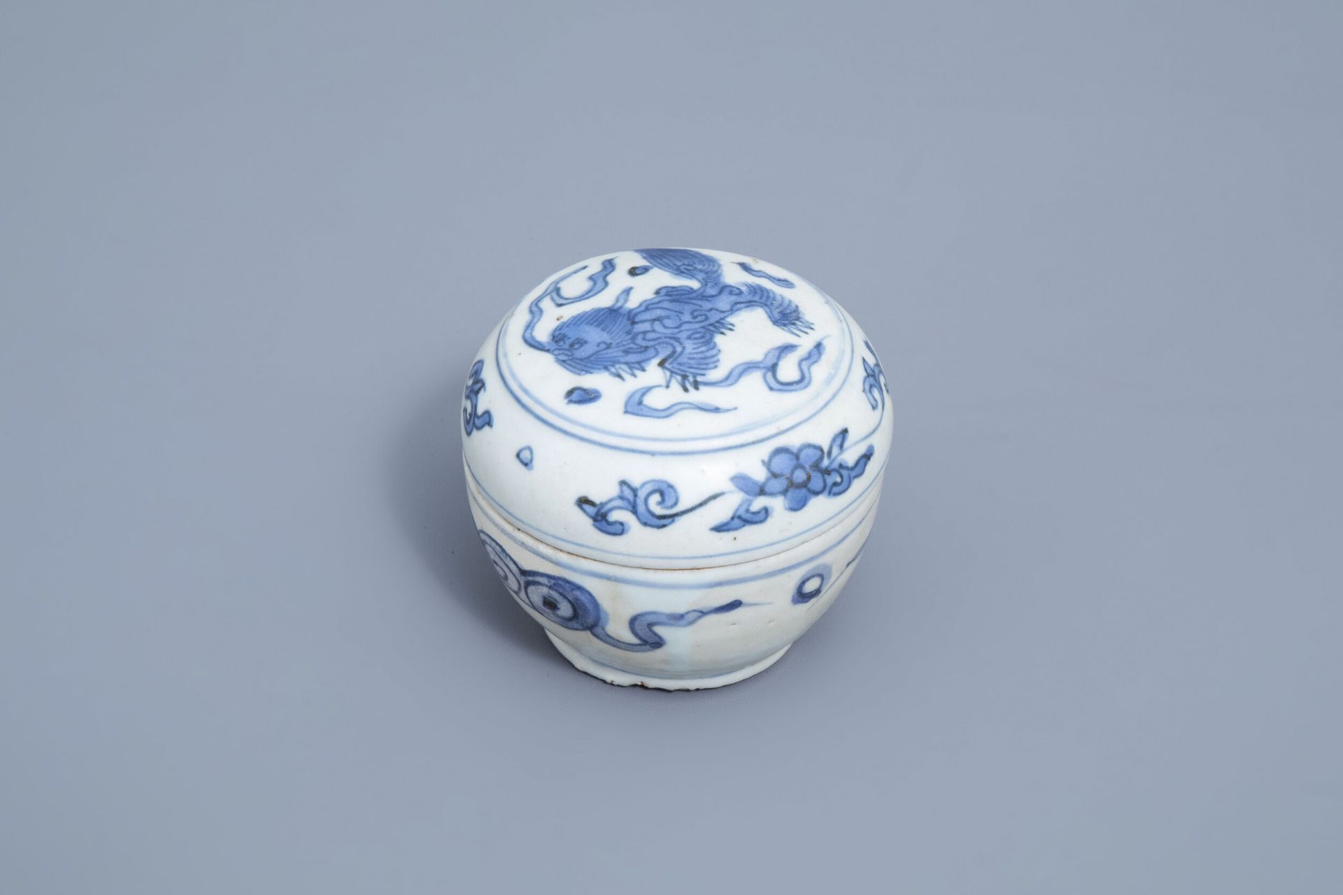 A Chinese blue and white box and cover with a mythical animal, Ming