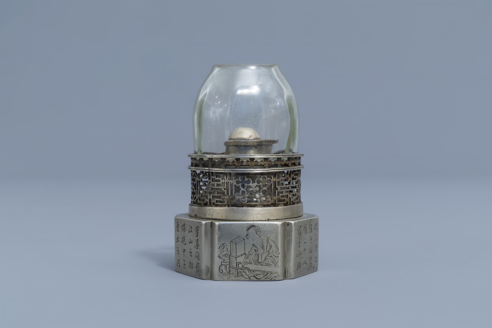 A Chinese paktong opium lamp and its wooden box, 19th C. - Image 3 of 14
