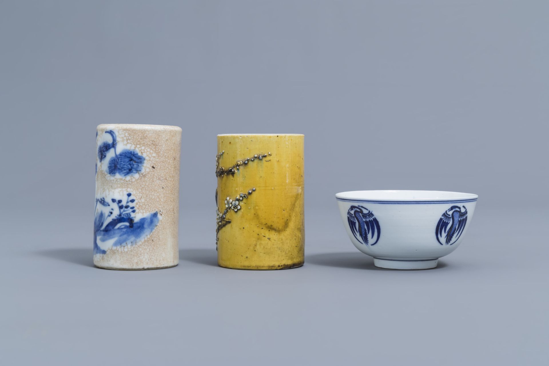 A varied collection of Chinese, blue, white and famille jaune porcelain, 19th/20th C. - Image 5 of 15