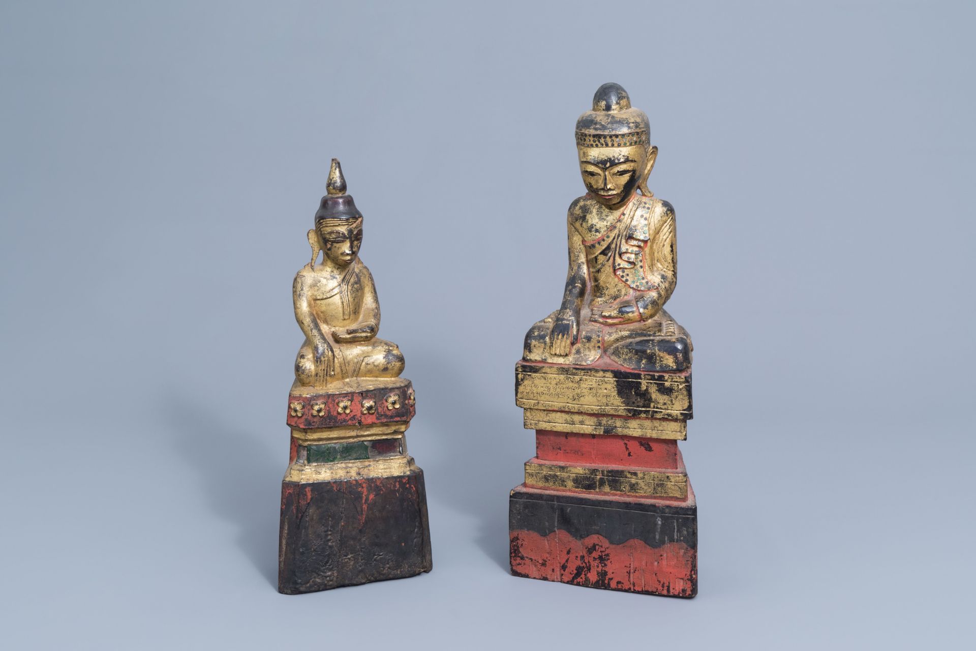 Two large gilt-lacquered wooden figures of Buddha, Burma or Laos, 19th/20th C. - Image 2 of 8