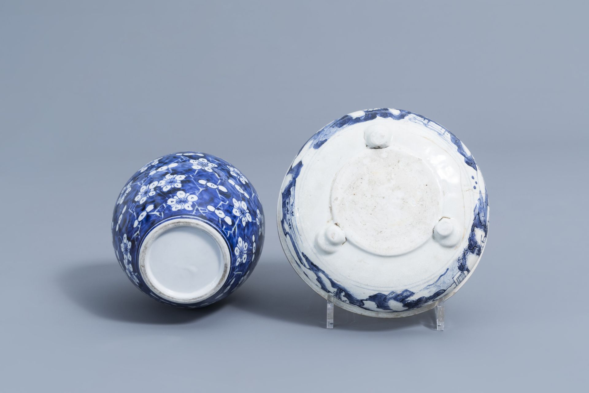 A varied collection of Chinese, blue, white and famille jaune porcelain, 19th/20th C. - Image 13 of 15