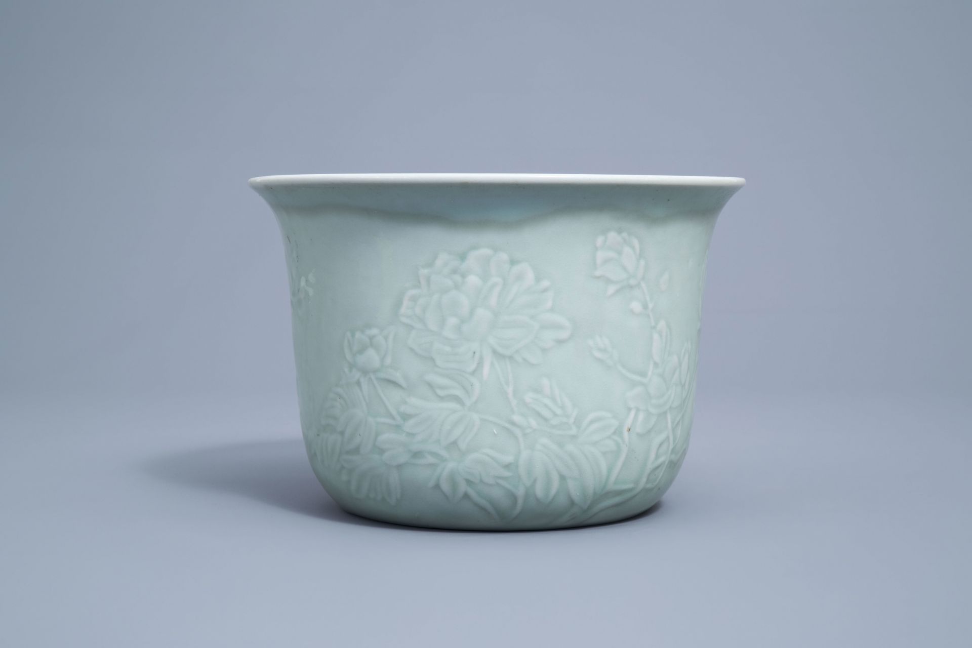 A varied collection of Chinese monochrome porcelain, 19th/20th C. - Bild 10 aus 22