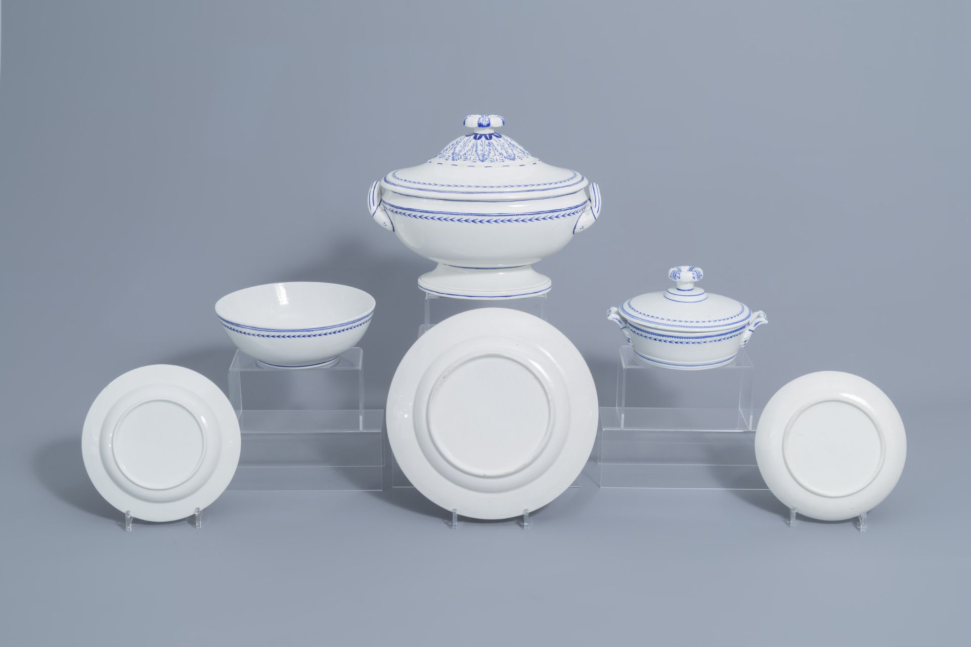 A 75-piece blue and white Tournai porcelain part service, 19th C. - Bild 6 aus 16