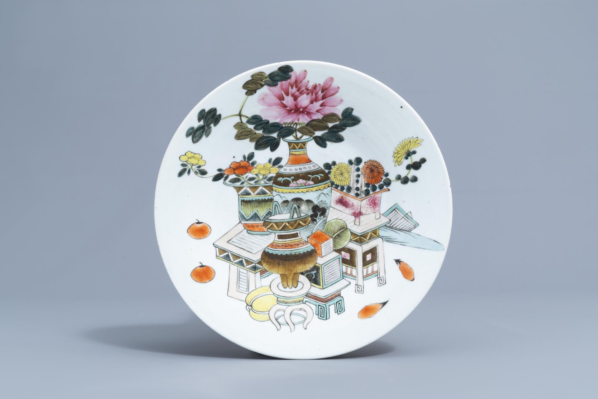 A Chinese qianjiang cai charger, two lobed bowls and a flower pot, 19th/20th C. - Image 2 of 16