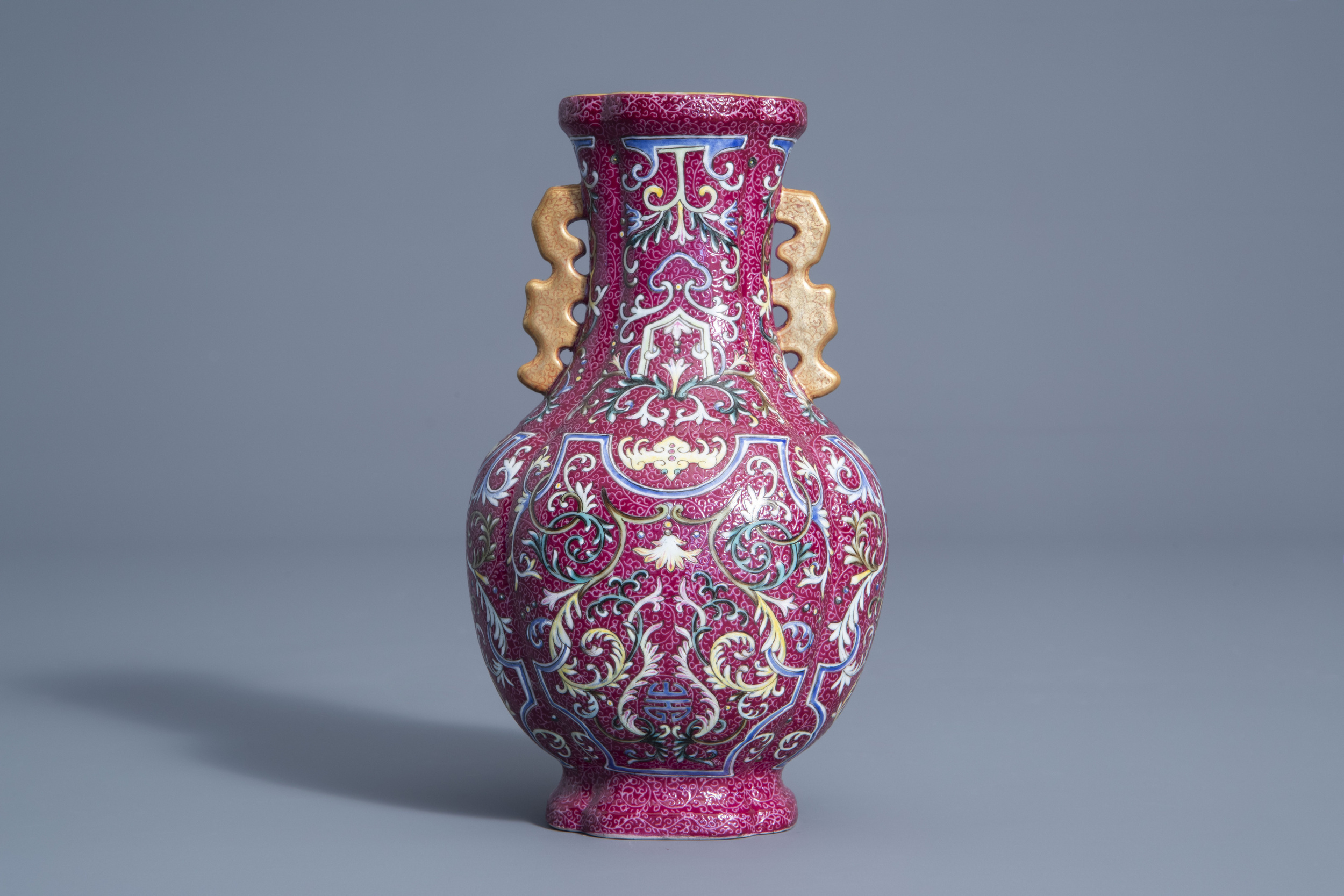 A Chinese famille rose sgraffito vase with floral design and a small gourd plaque, 19th/20th C. - Image 4 of 13