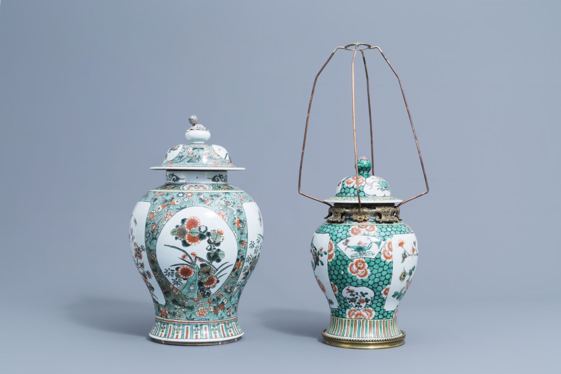 Two Cinese famille verte vases and covers with birds and butterflies, 19th/20th C. - Image 2 of 8