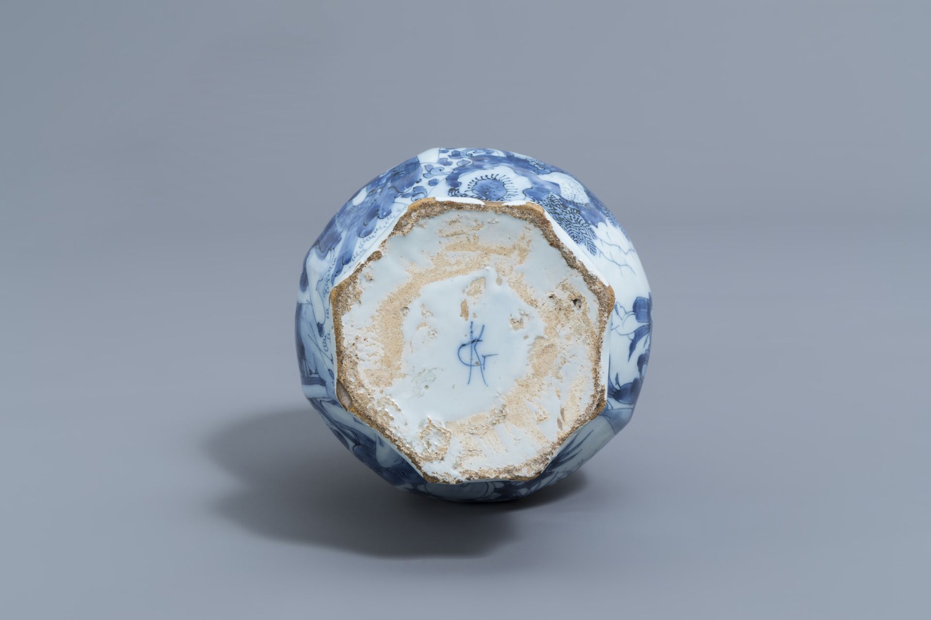 A Dutch Delft blue and white 'chinoiserie' garlic neck bottle vase, late 17th C. - Image 6 of 6
