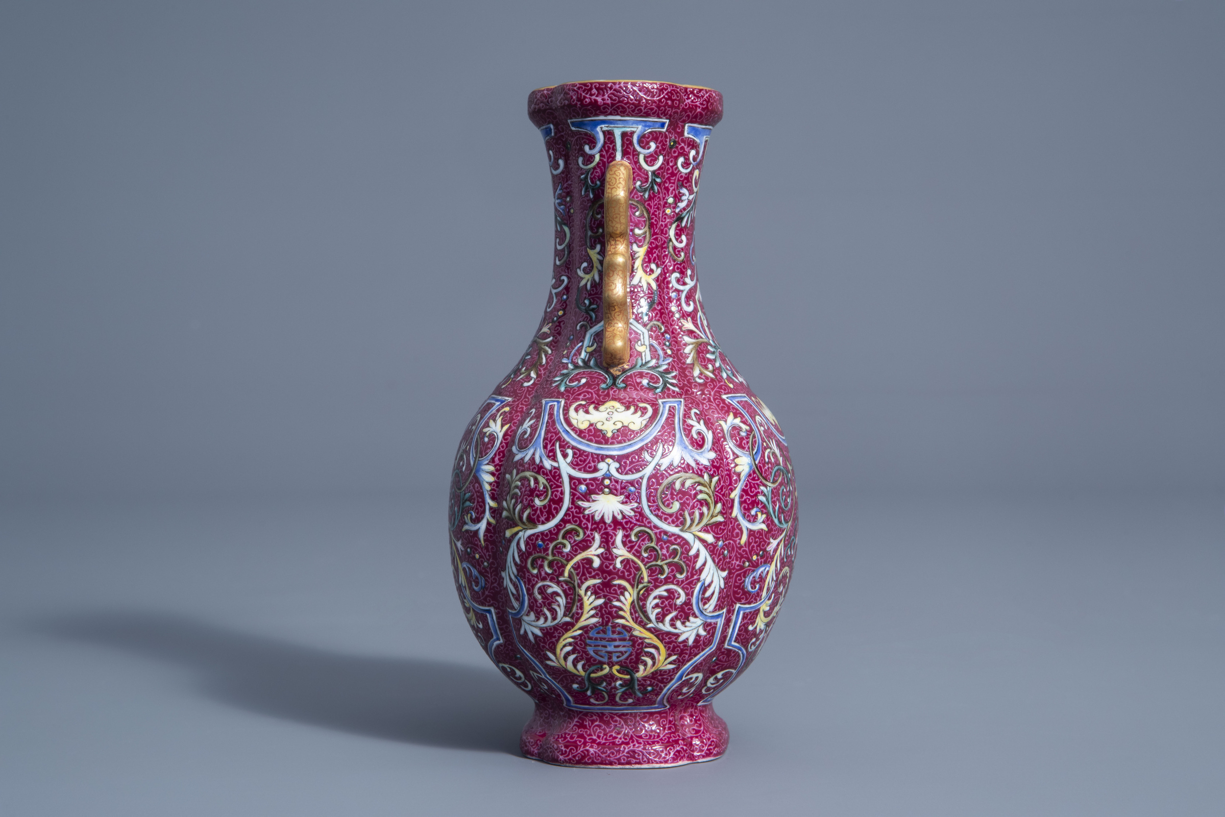 A Chinese famille rose sgraffito vase with floral design and a small gourd plaque, 19th/20th C. - Image 3 of 13