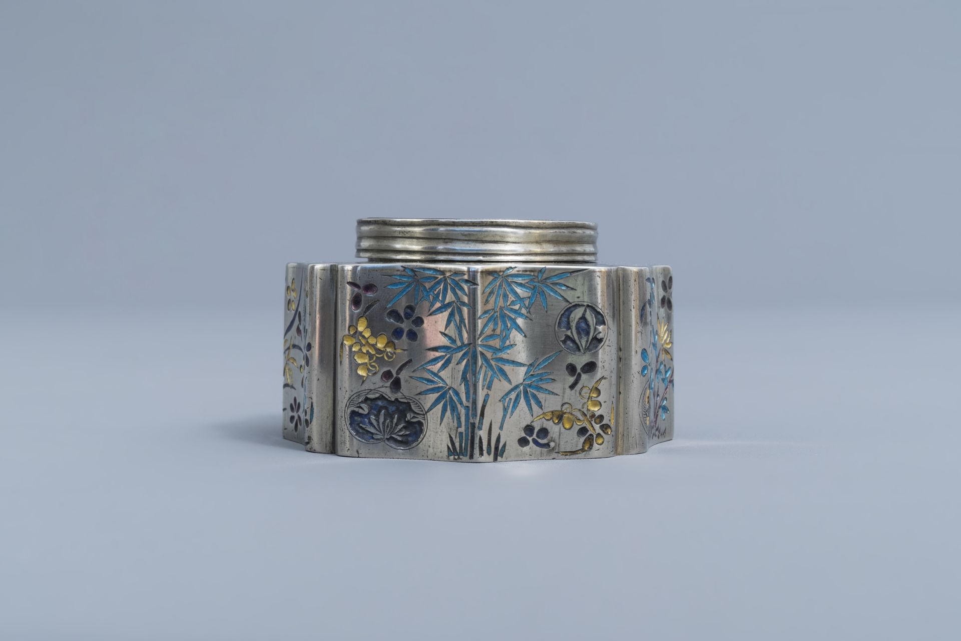 A rare Chinese enamelled paktong spittoon, 19th C. - Image 3 of 9