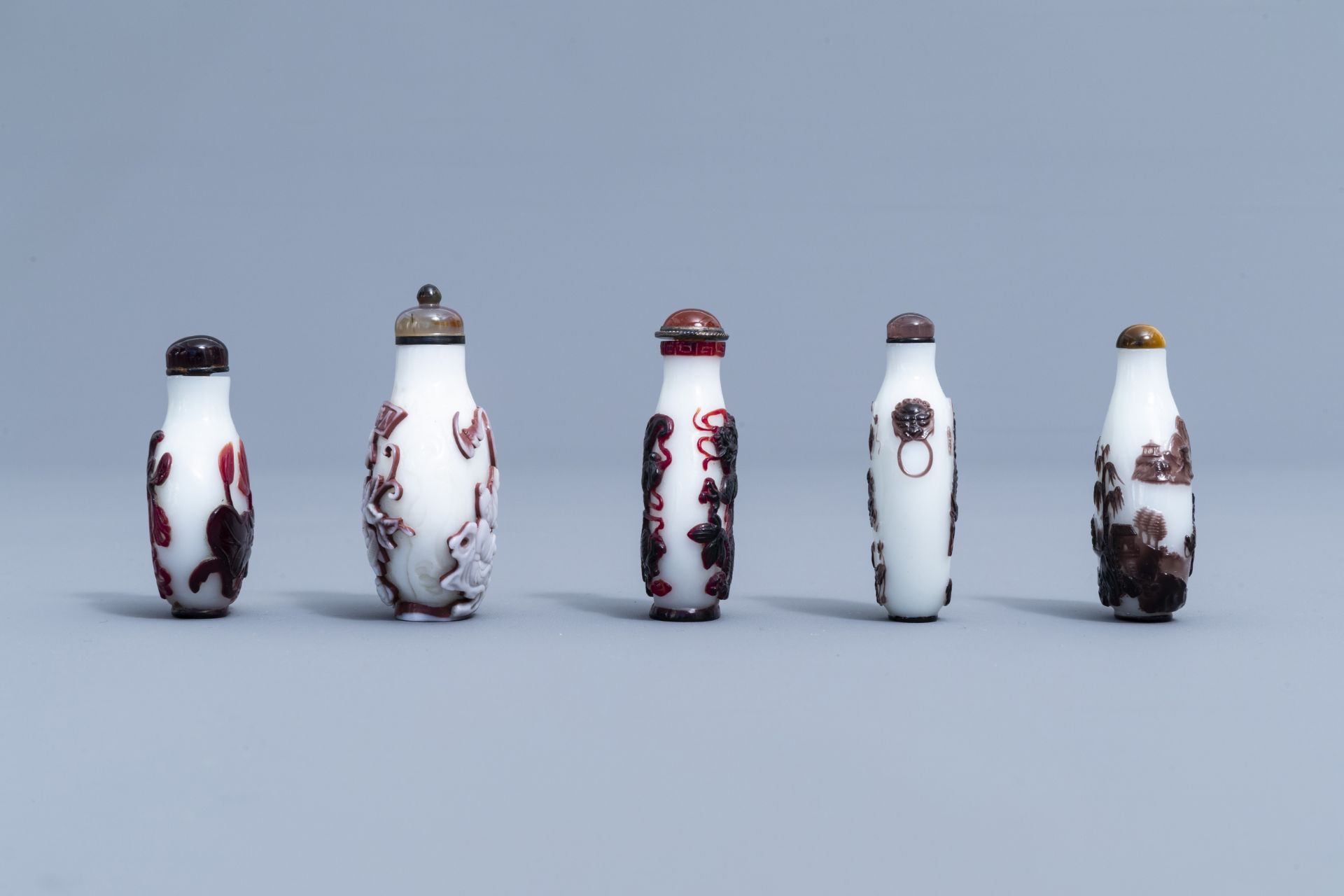 Nine Chinese overlay glass snuff bottles and one in agate, 20th C. - Image 3 of 4