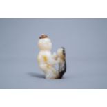 A Chinese shadow agate 'boy and dog'-shaped snuff bottle, 19th/20th C.