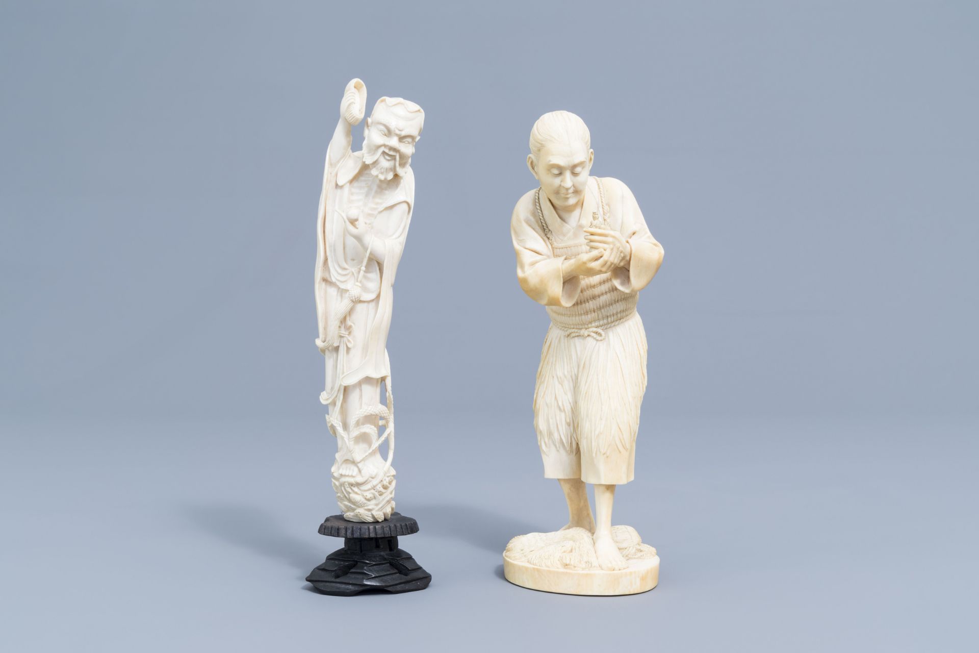 A Japanese ivory okimono and a Chinese figure of an immortal, 19th/20th C. - Image 2 of 9