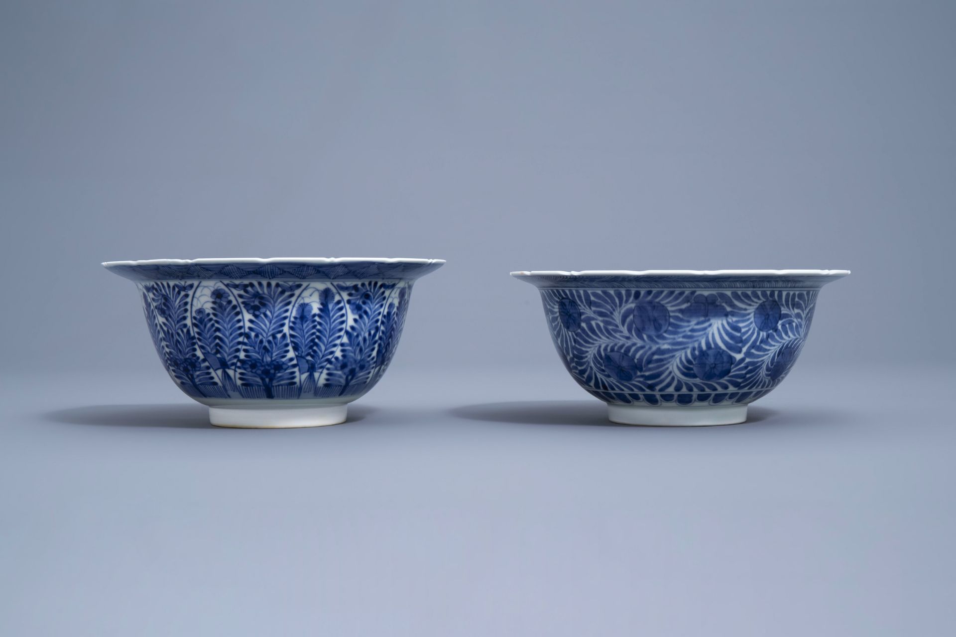 Two Japanese blue and white Arita bowls with floral design, 19th C. - Image 5 of 7