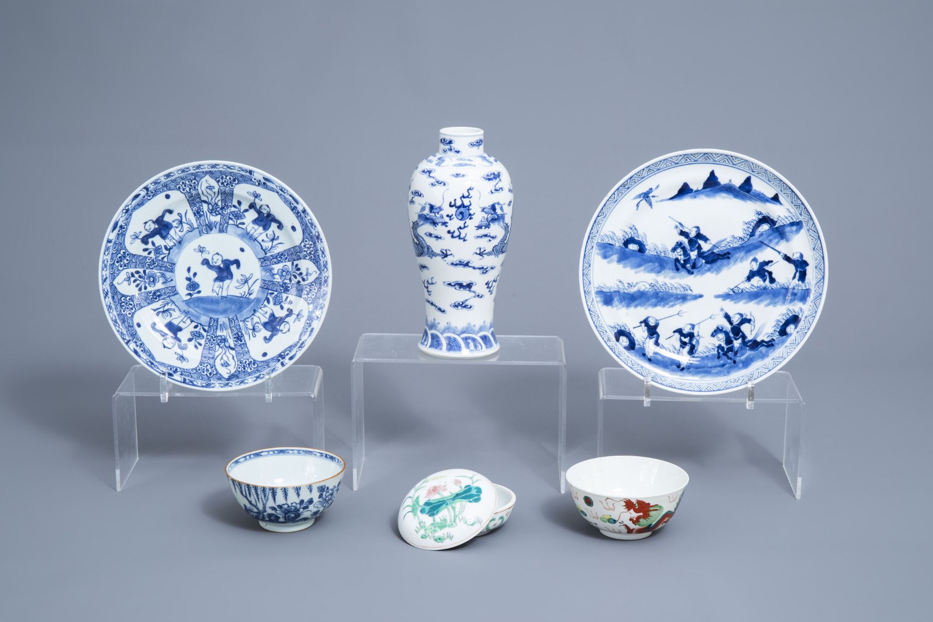 A varied collection of Chinese blue, white and famille rose porcelain, 18th C. and later - Image 2 of 42