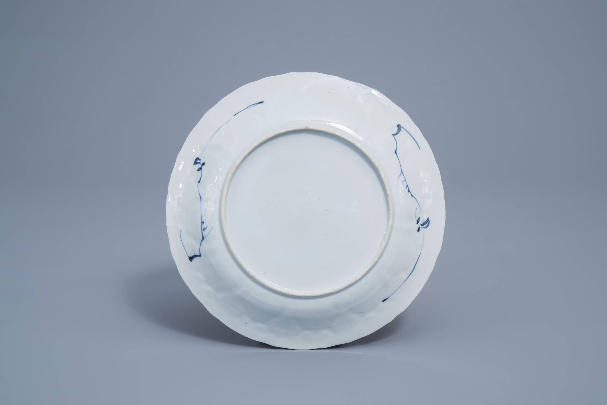 A Chinese blue and white 'Romance of the Western Chamber' plate, Kangxi - Image 2 of 2