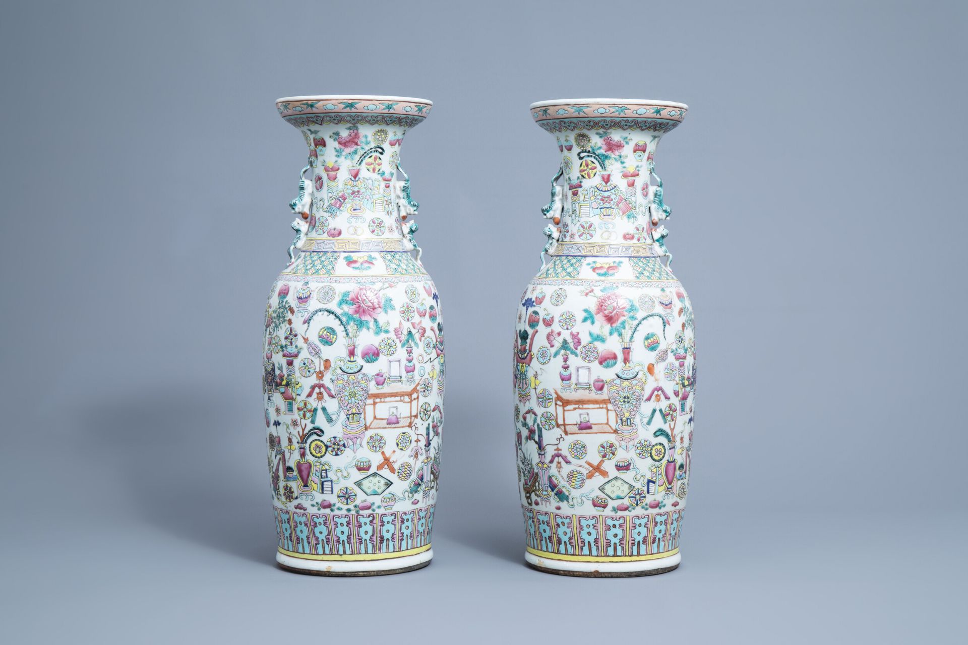 A pair of Chinese famille rose vases with antiquities design, 19th C.