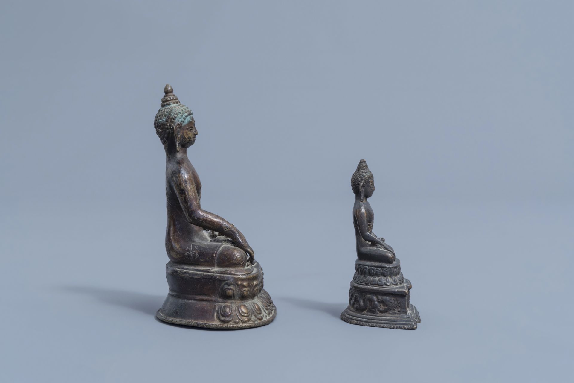 Five bronze figures of Buddha, China and Southeast Asia, 19th/20th C. - Image 9 of 13