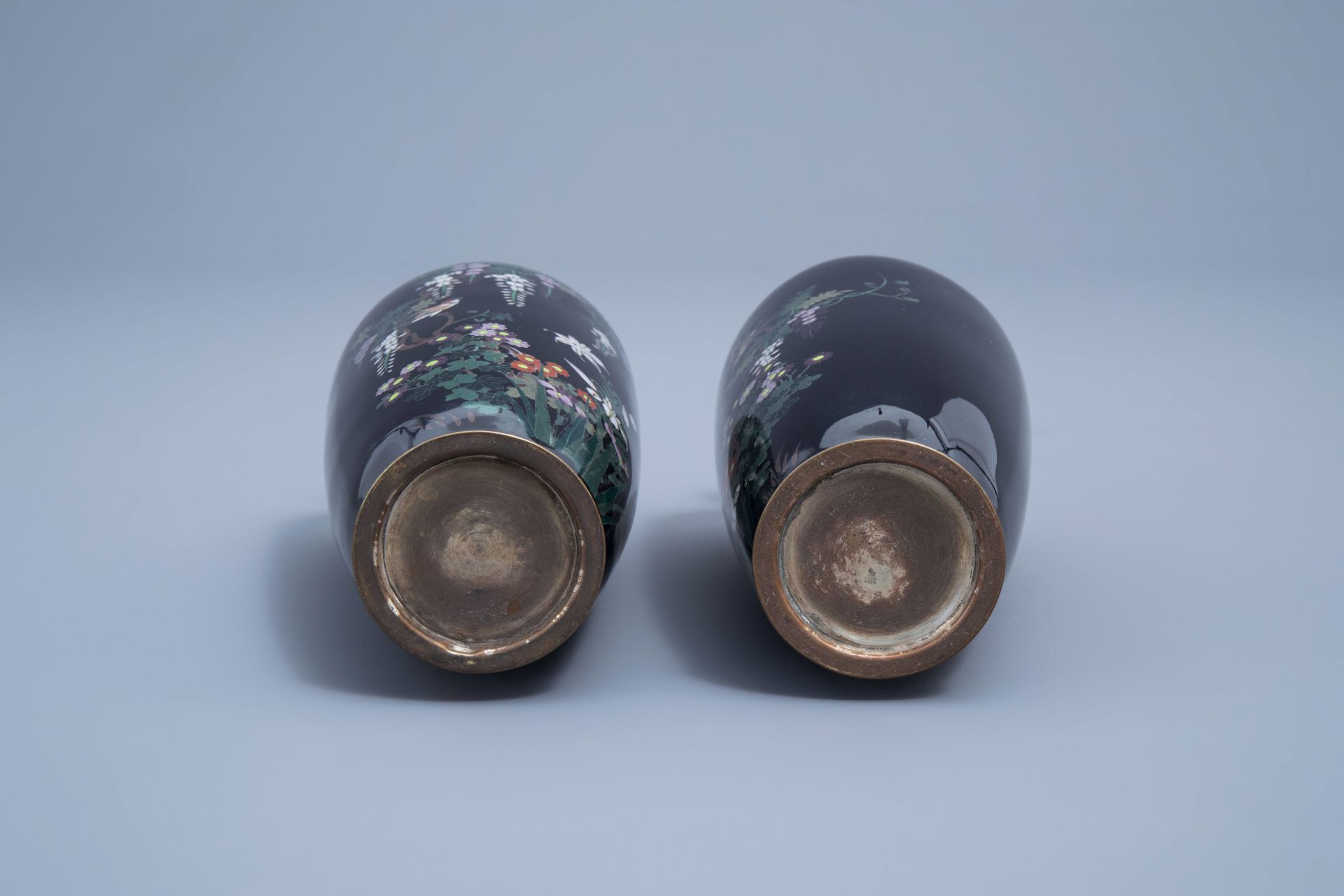 A pair of fine Japanese cloisonne vases with a bird among blossoming branches, Meiji, 19th C. - Image 7 of 7