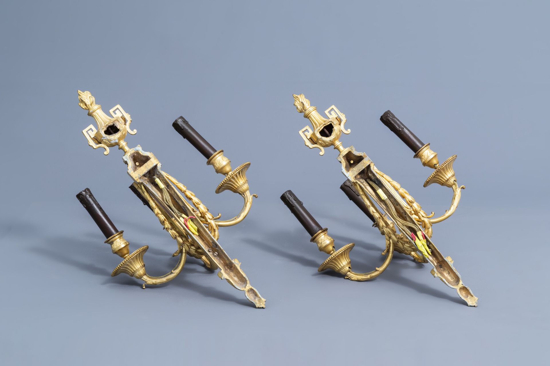 A pair of French Louis XVI ormolu lights in the manner of Jean-Charles Delafosse (1734-1789), 18th C - Image 6 of 6