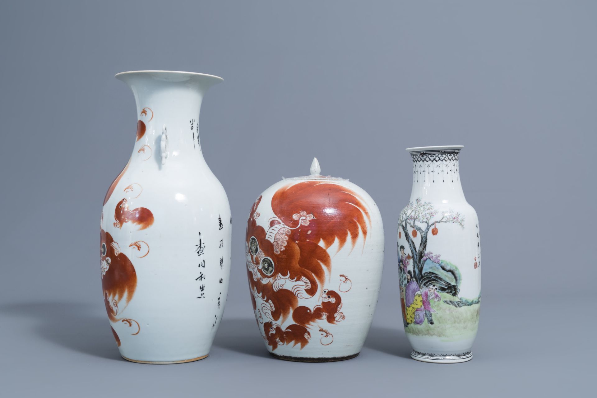 A Chinese iron red vase, a jar and cover with Buddhist lions & 5 famille rose vases, 19th/20th C. - Image 5 of 14