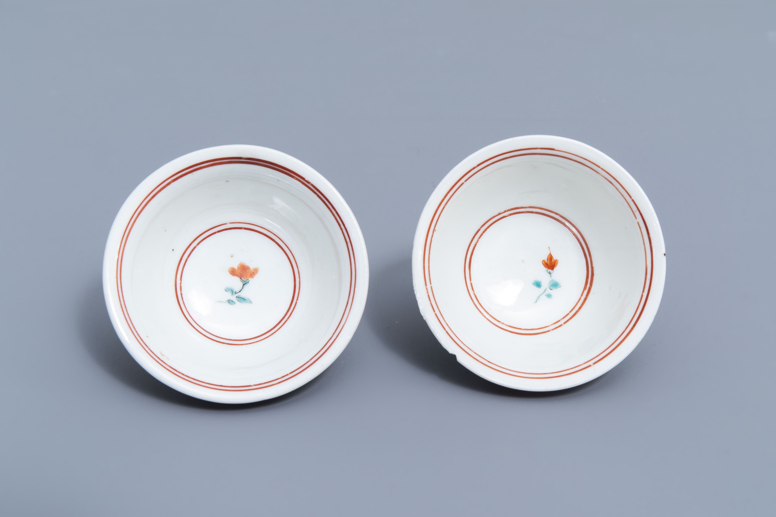 Six Japanese Kakiemon saucers and two cups with floral design, Edo, 18th C. - Image 11 of 11