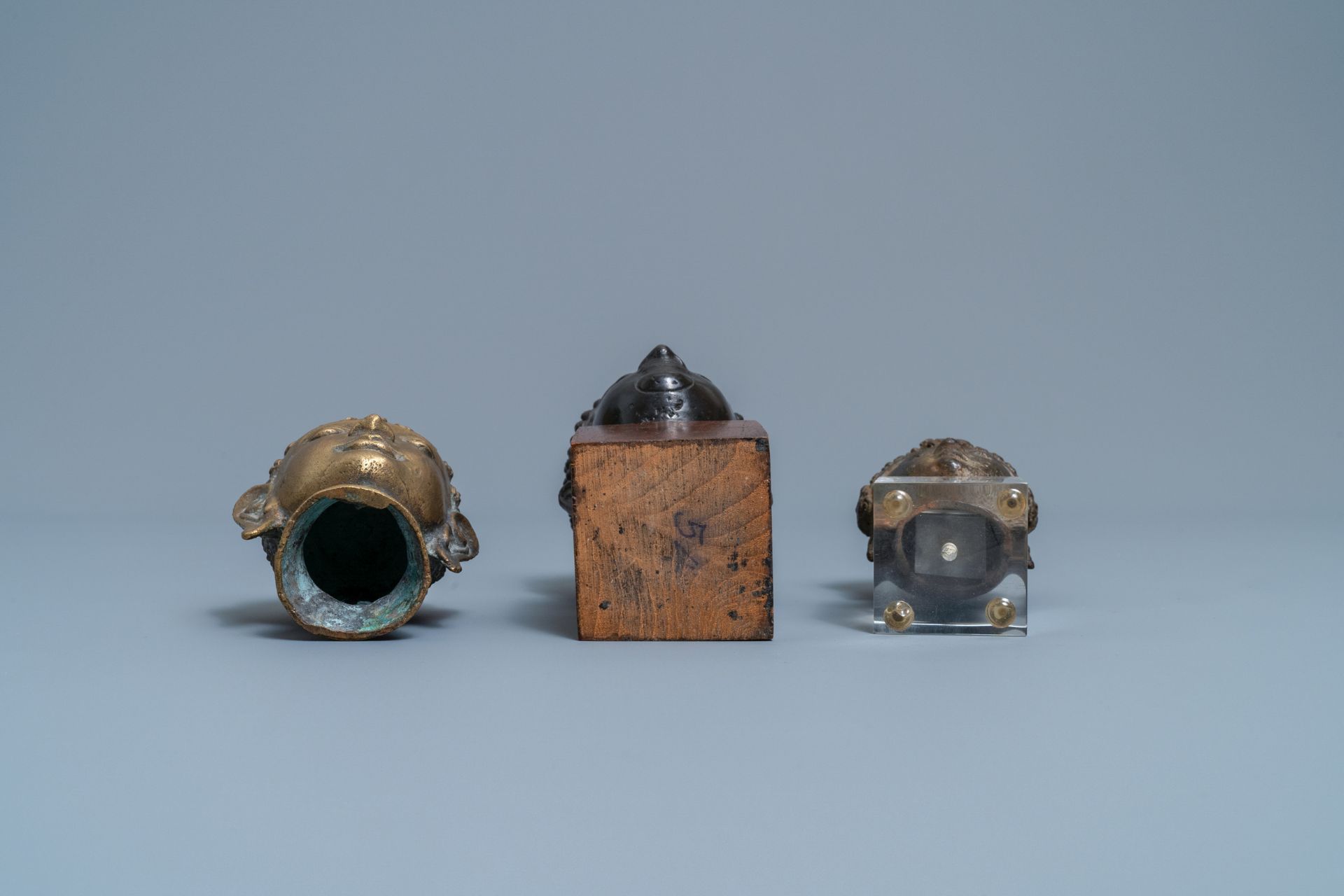 A collection of bronze figures and fragments, India, Thailand and Tibet, 19th C. and earlier - Image 20 of 20