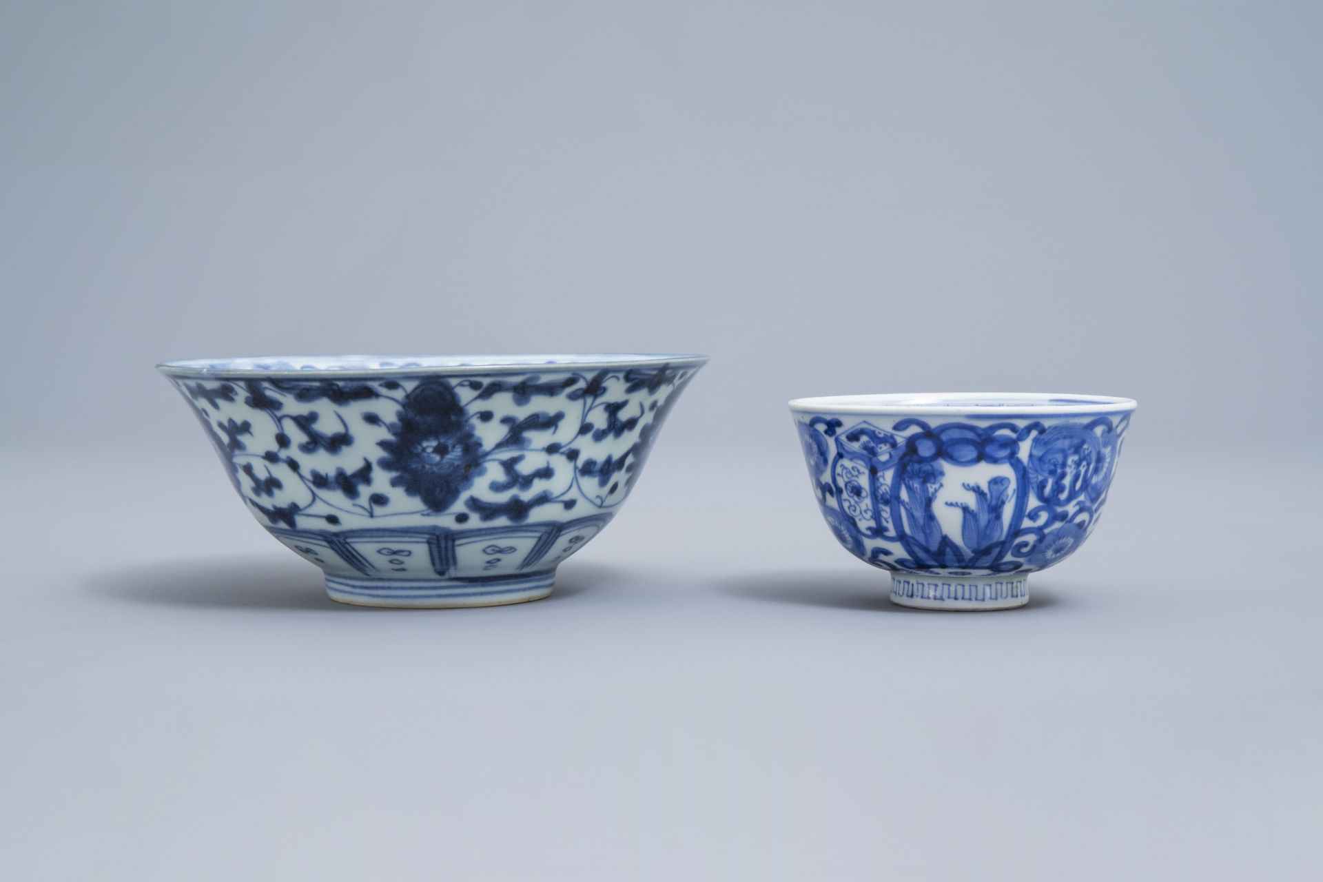 A varied collection of Chinese blue and white bowls and saucers, Ming and later - Image 16 of 30