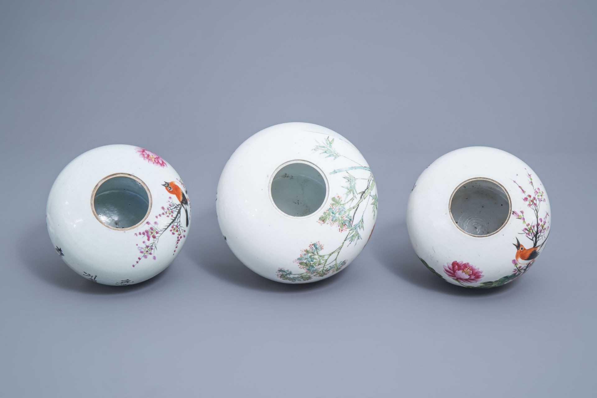 Two Chinese qianjiang cai jars and covers and a jar with a bird, 19th/20th C. - Image 6 of 8
