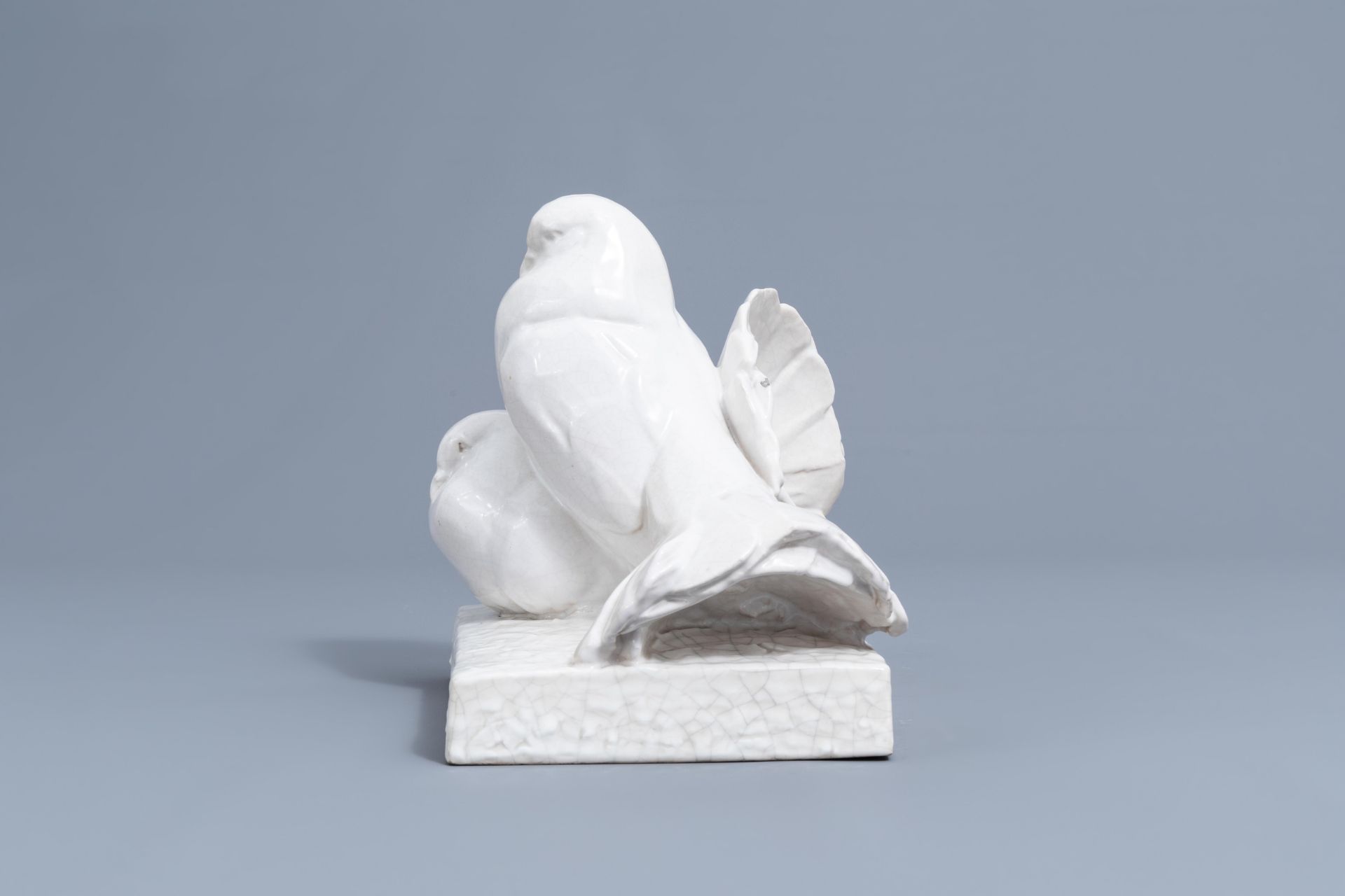Anne-Marie Profillet (1898-1939): Pigeons, white and craquelŽ glazed terracotta, ca. 1930 - Image 6 of 11
