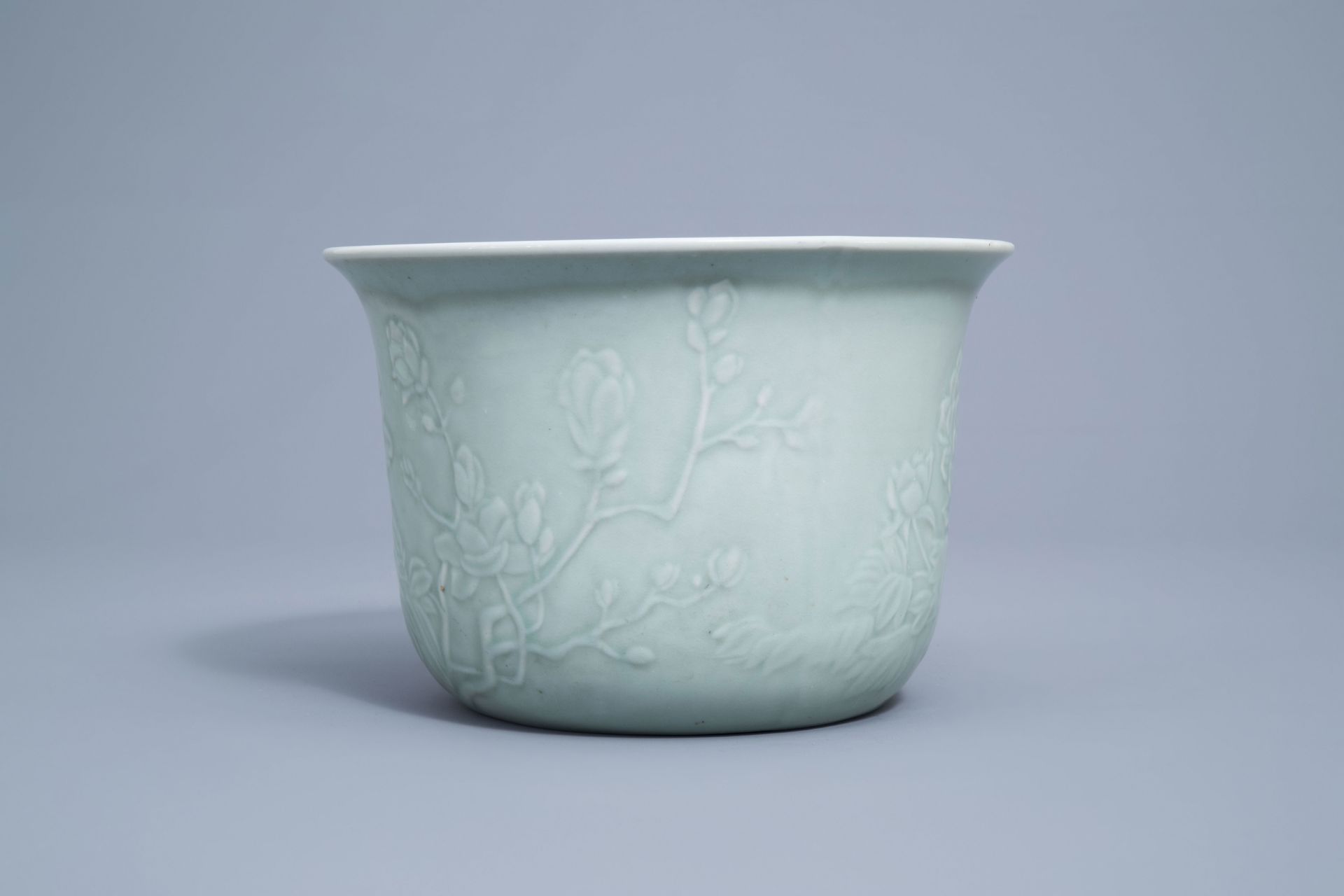 A varied collection of Chinese monochrome porcelain, 19th/20th C. - Bild 9 aus 22