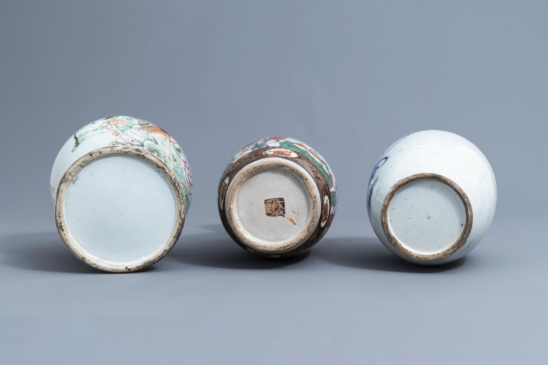 A varied collection of Chinese famille rose, iron red and blue and white porcelain, 19th/20th C. - Image 7 of 26