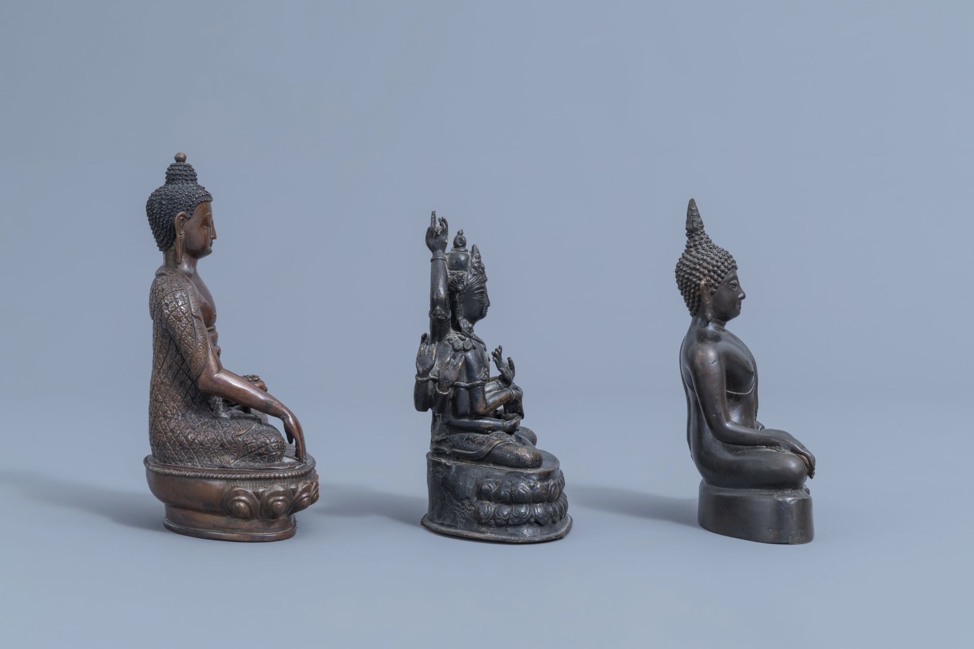 Five bronze figures of Buddha, China and Southeast Asia, 19th/20th C. - Image 3 of 13