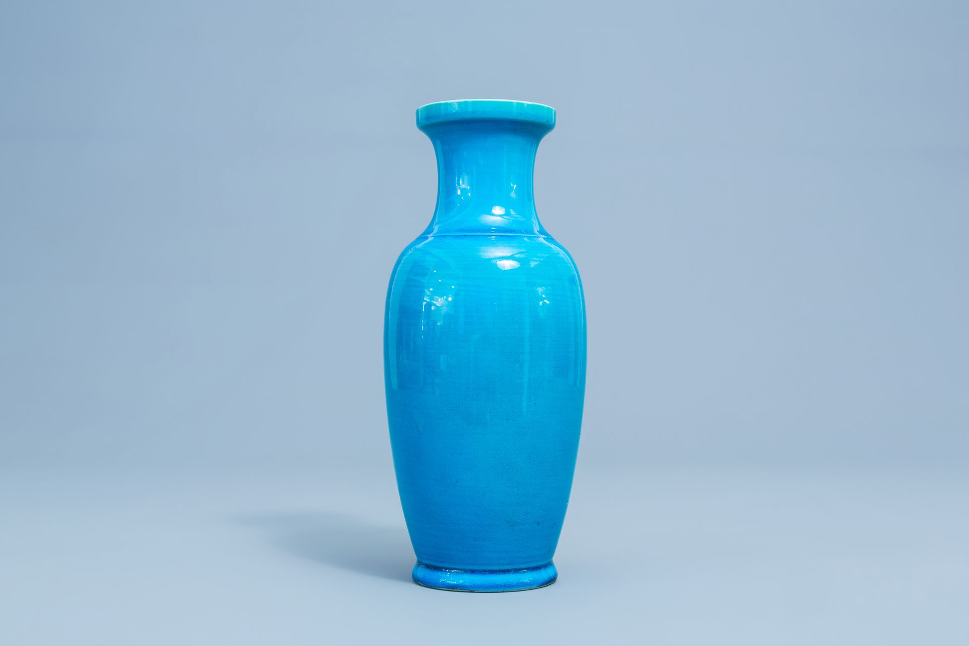 A Japanese monochrome turquoise Awaji vase, Meiji, 19th C. - Image 4 of 7