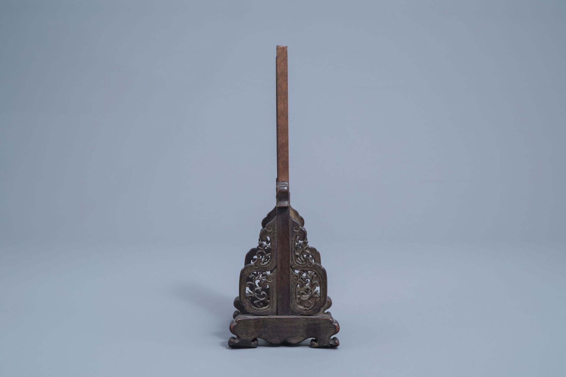 A Chinese wooden table screen with an ivory plaque depicting a lady and a butterfy, ca. 1920 - Image 6 of 11