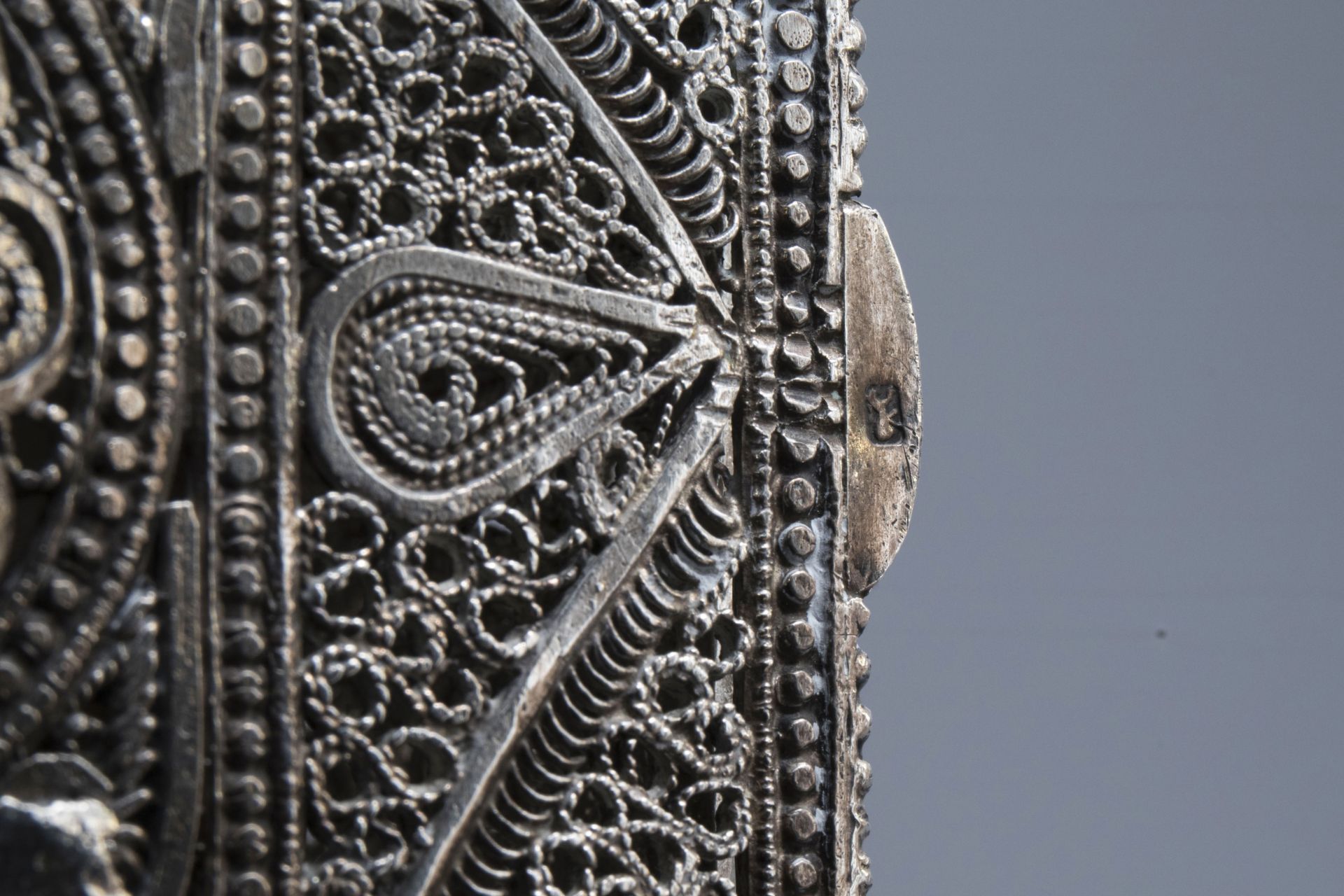 A silver filigree casket with floral design, 835/000, various marks, 19th/20th C. - Image 10 of 11