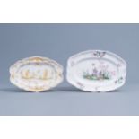 Two oval Franch faience de l'Est and Moustiers pottery 'chinoiserie' dishes, 18th/19th C.