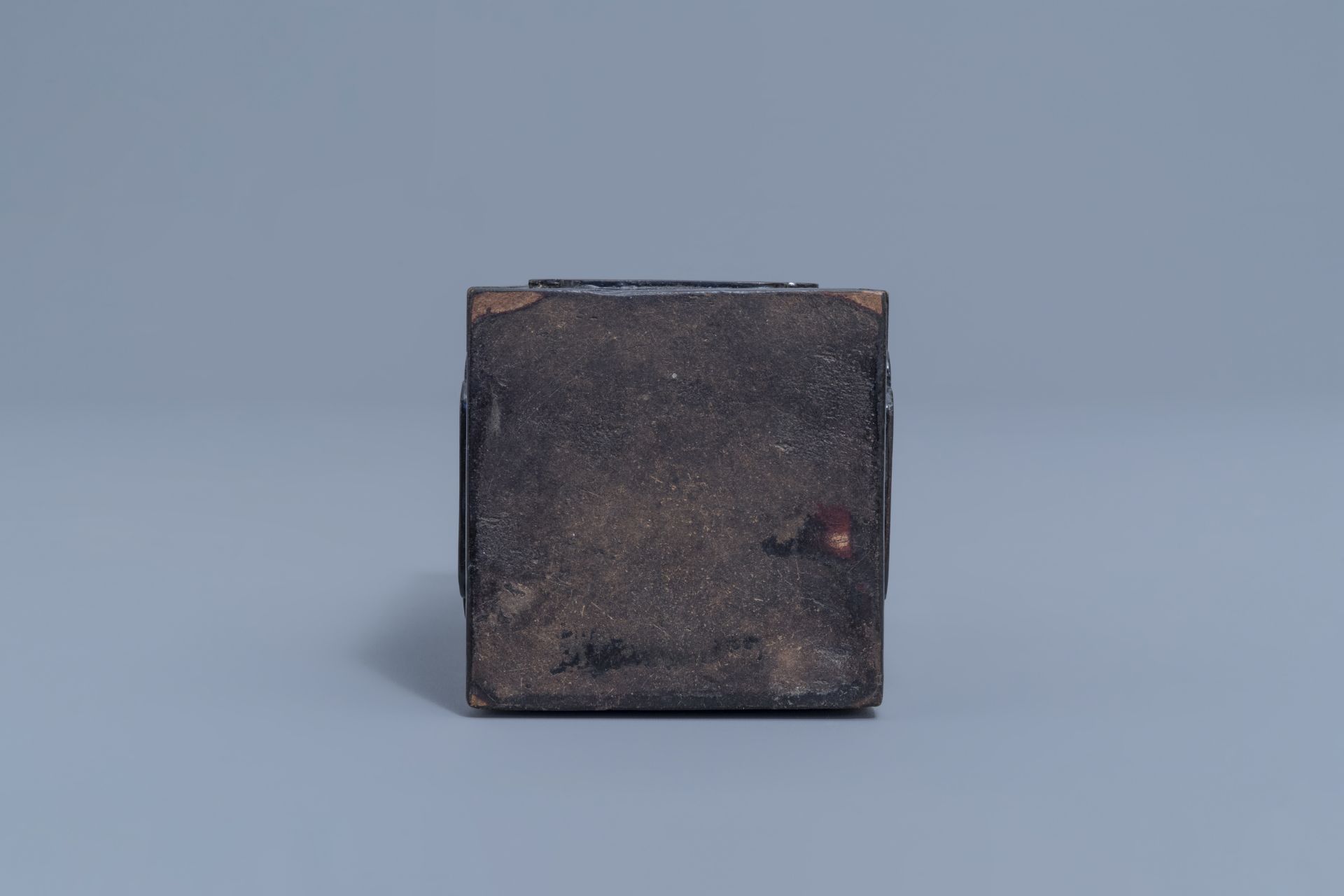 A Chinese paktong opium lamp and its wooden box, 19th C. - Image 13 of 14